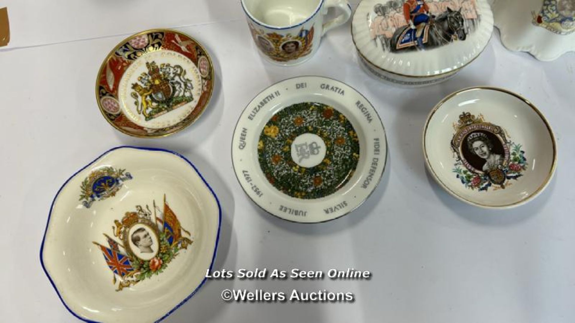 A large collection of commemorative ware from Queen Victoria to Queen Elizabeth II / AN14 - Image 9 of 13