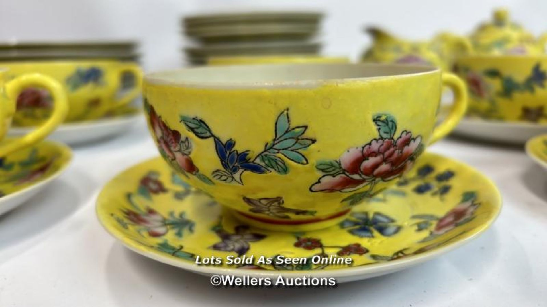 Vintage Chinese fourty five piece tea service, hand painted yellow with flowers / AN13 - Image 2 of 6