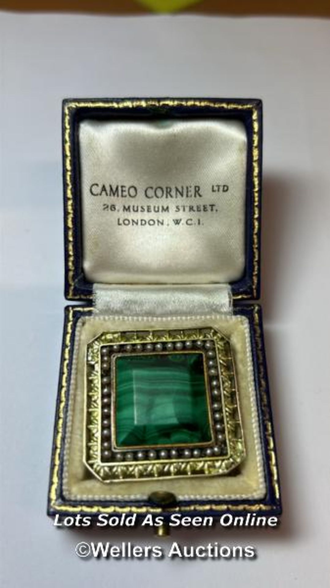 An antique brooch in yellow metal testing as 18ct gold, with centre set with malachite bordered by