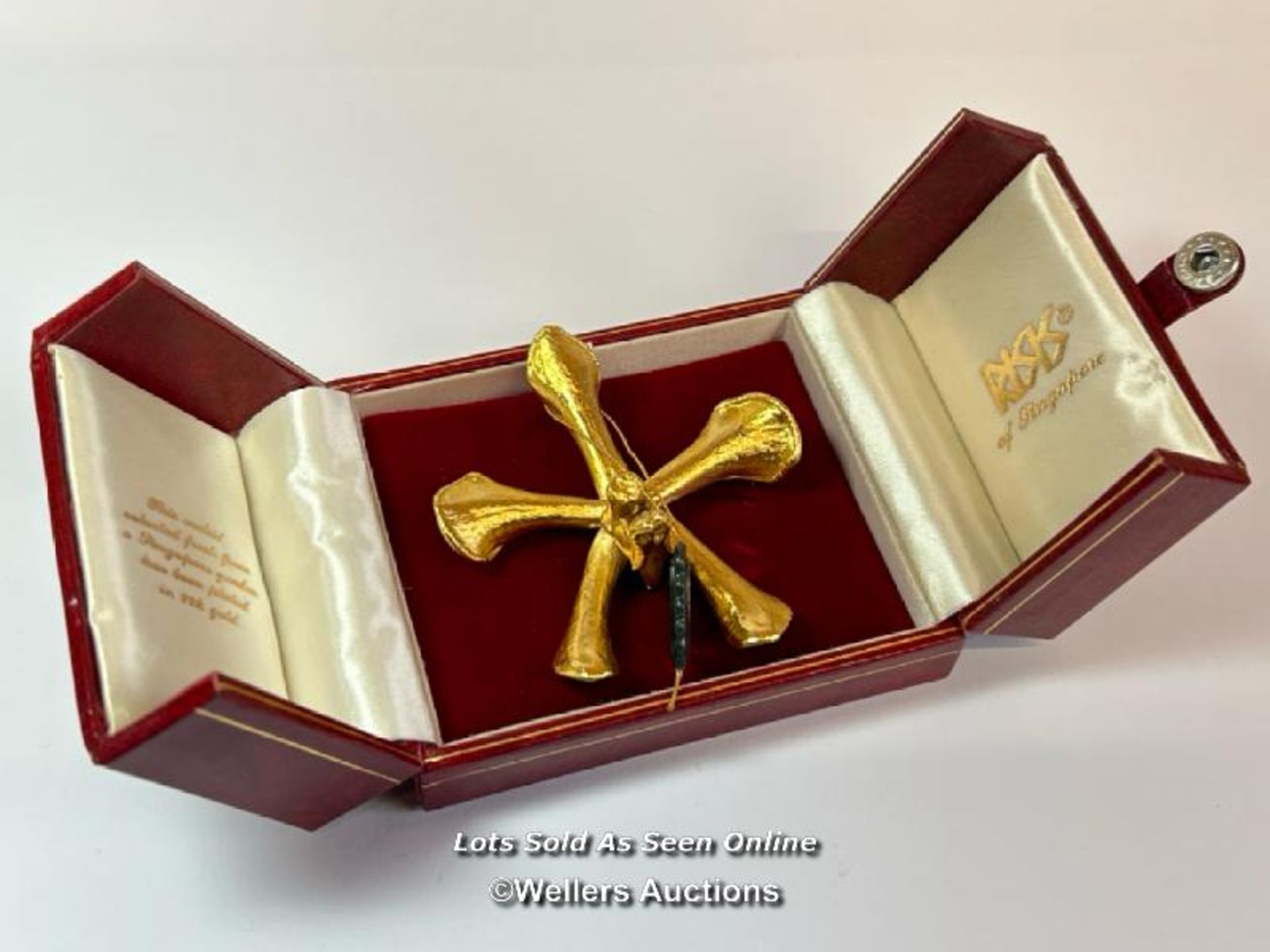 A Vintage Singaporean 24ct gold preserved floral orchid brooch, by Risis in original box, 7cm - Image 4 of 6