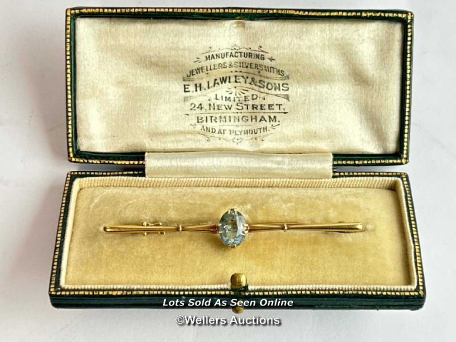 A boxed 15ct gold bar brooch set with a single aquamarine, 6cm wide / SF - Image 3 of 3