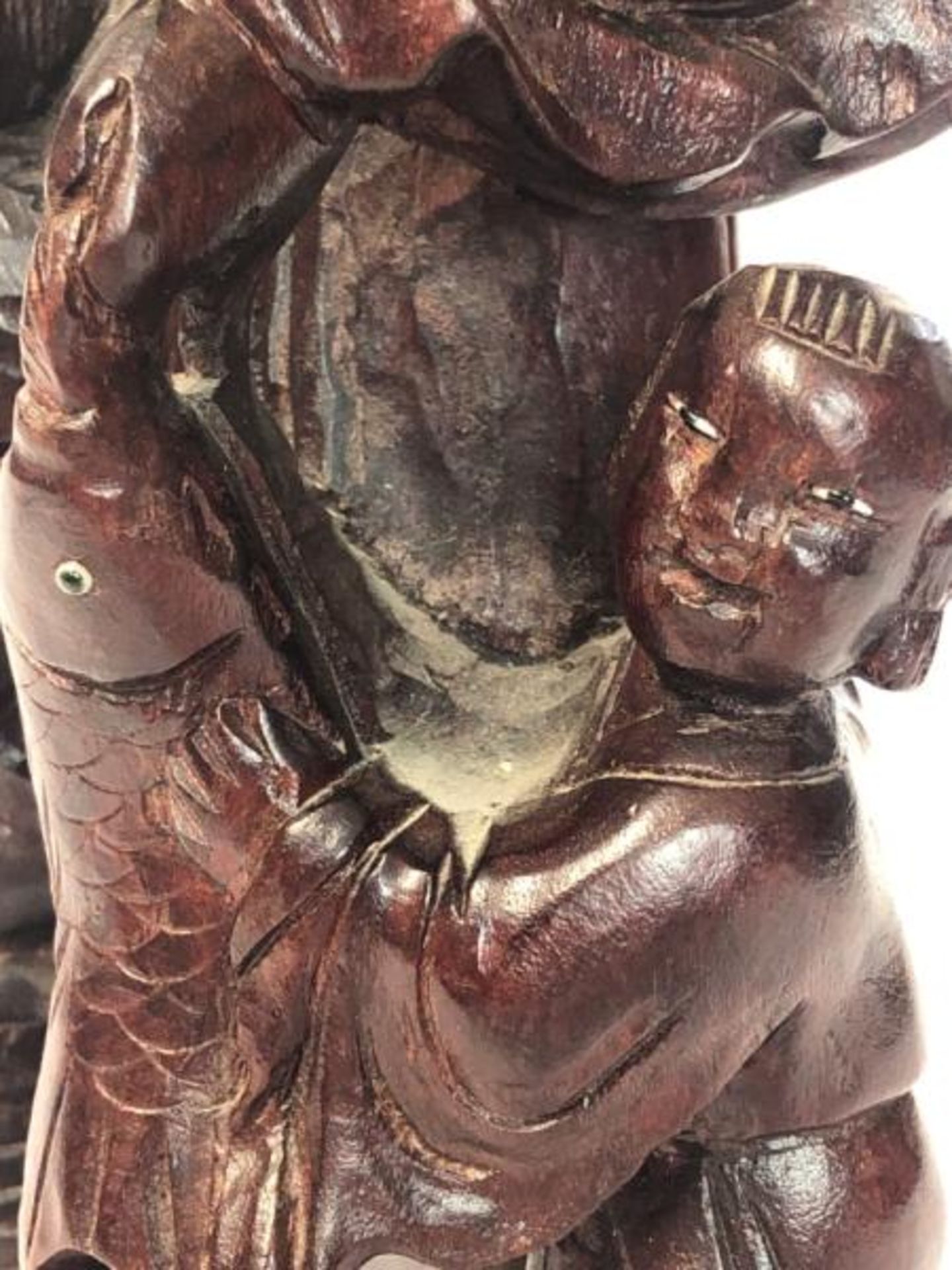 A carved hardwood figure of a fisherman and child, 30cm high / AN3 - Image 3 of 5