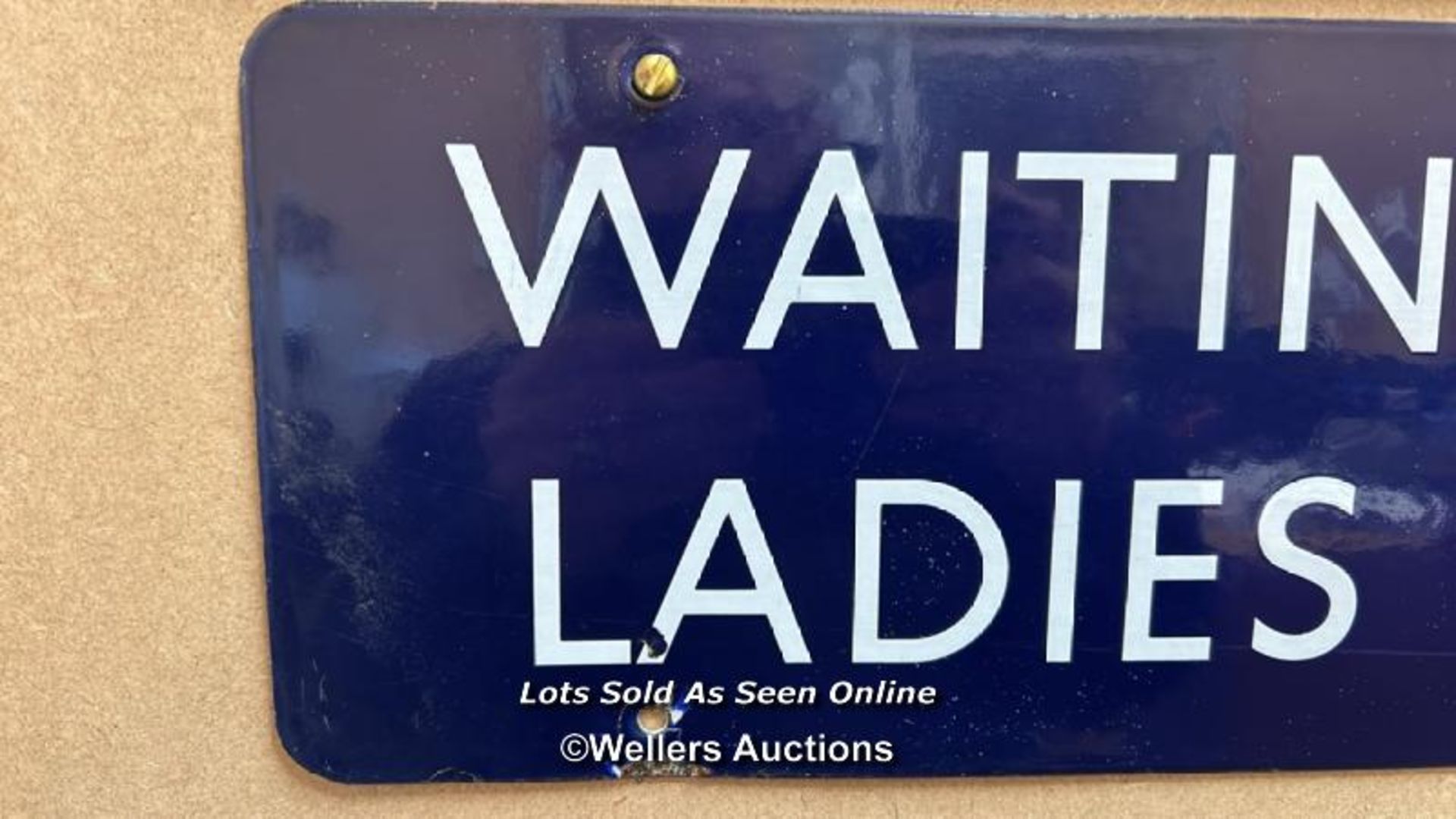 Vintage enamel railway sign "WAITING AND LADIES ROOM", 45.5x15cm - Image 2 of 3