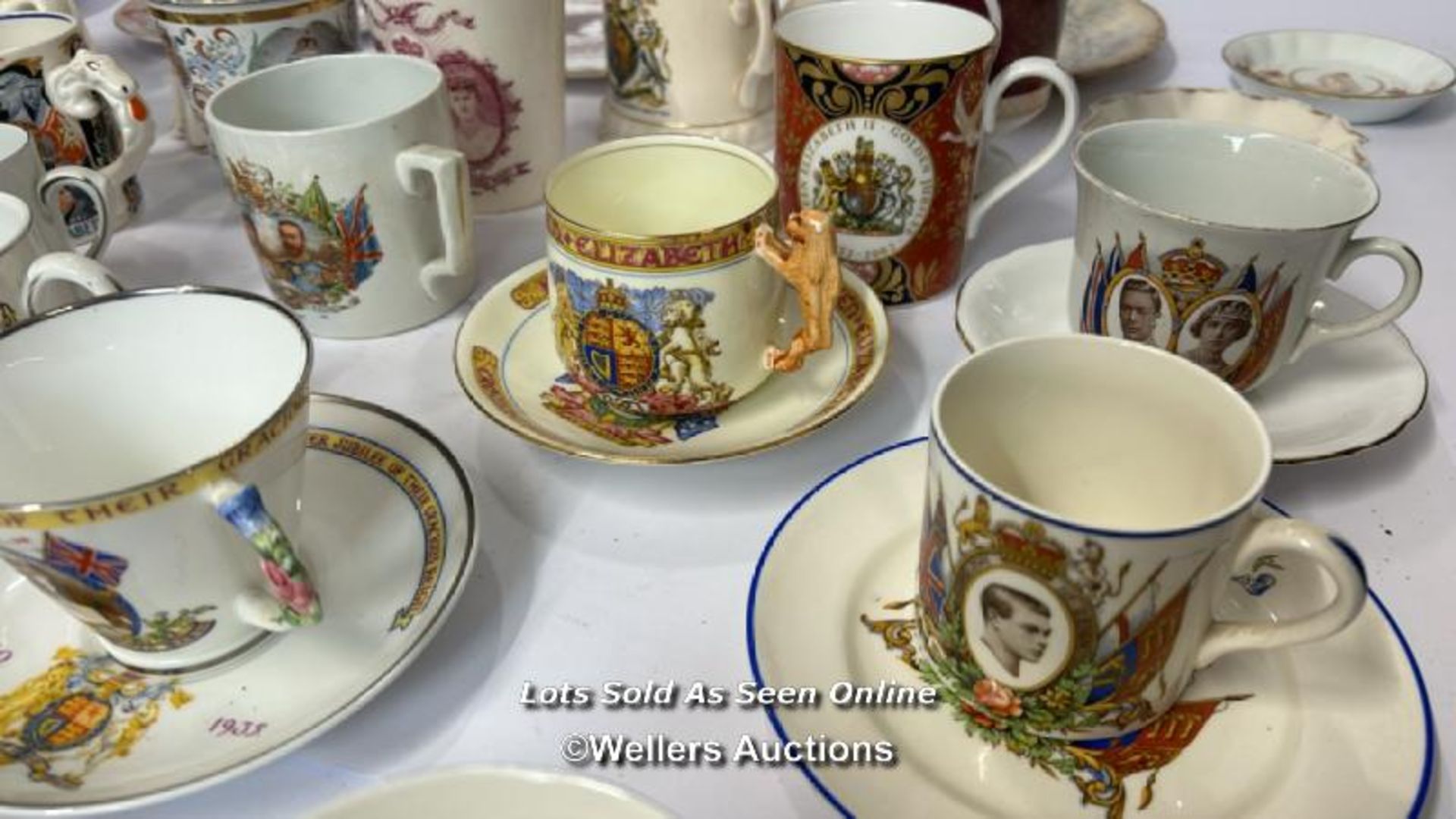 A large collection of commemorative ware from Queen Victoria to Queen Elizabeth II / AN14 - Image 4 of 13