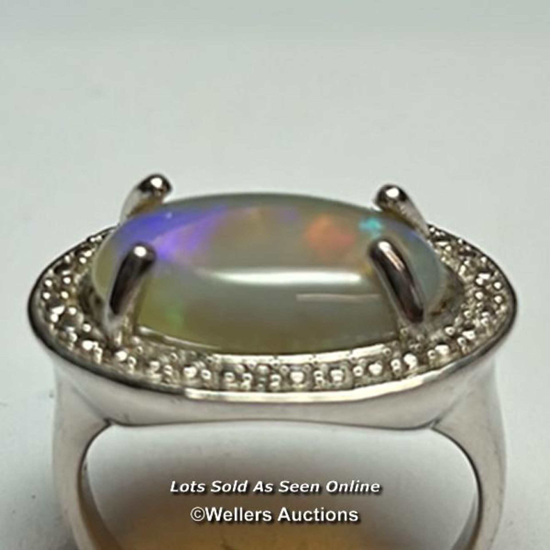 An opel ring in white metal stamped 925 for silver, ring size Q, and a chrysoberyl ring in white - Bild 5 aus 5