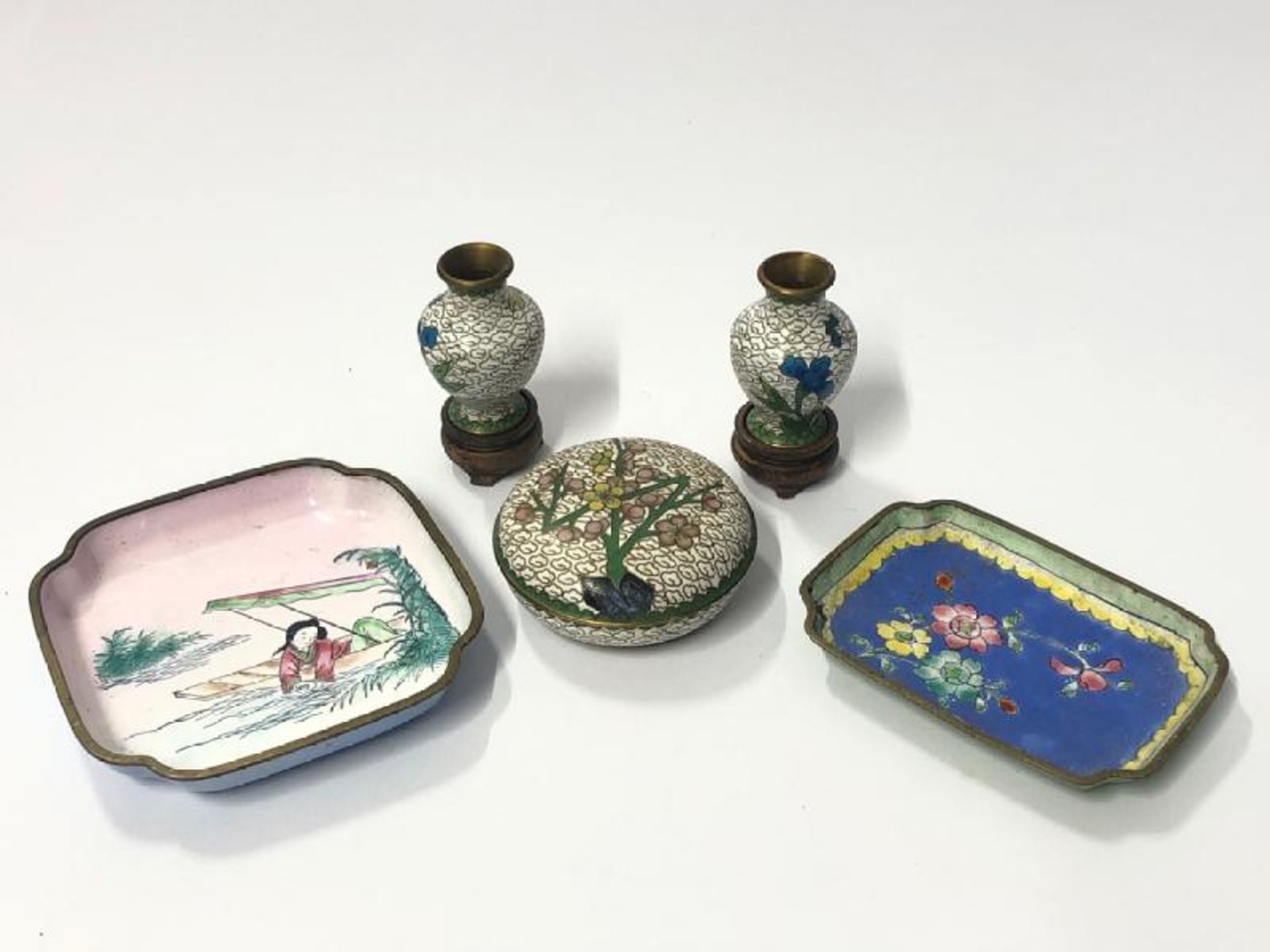 A pair of vintage miniature cloisonne vases (5cm high) on wooden bases with a matching round trinket