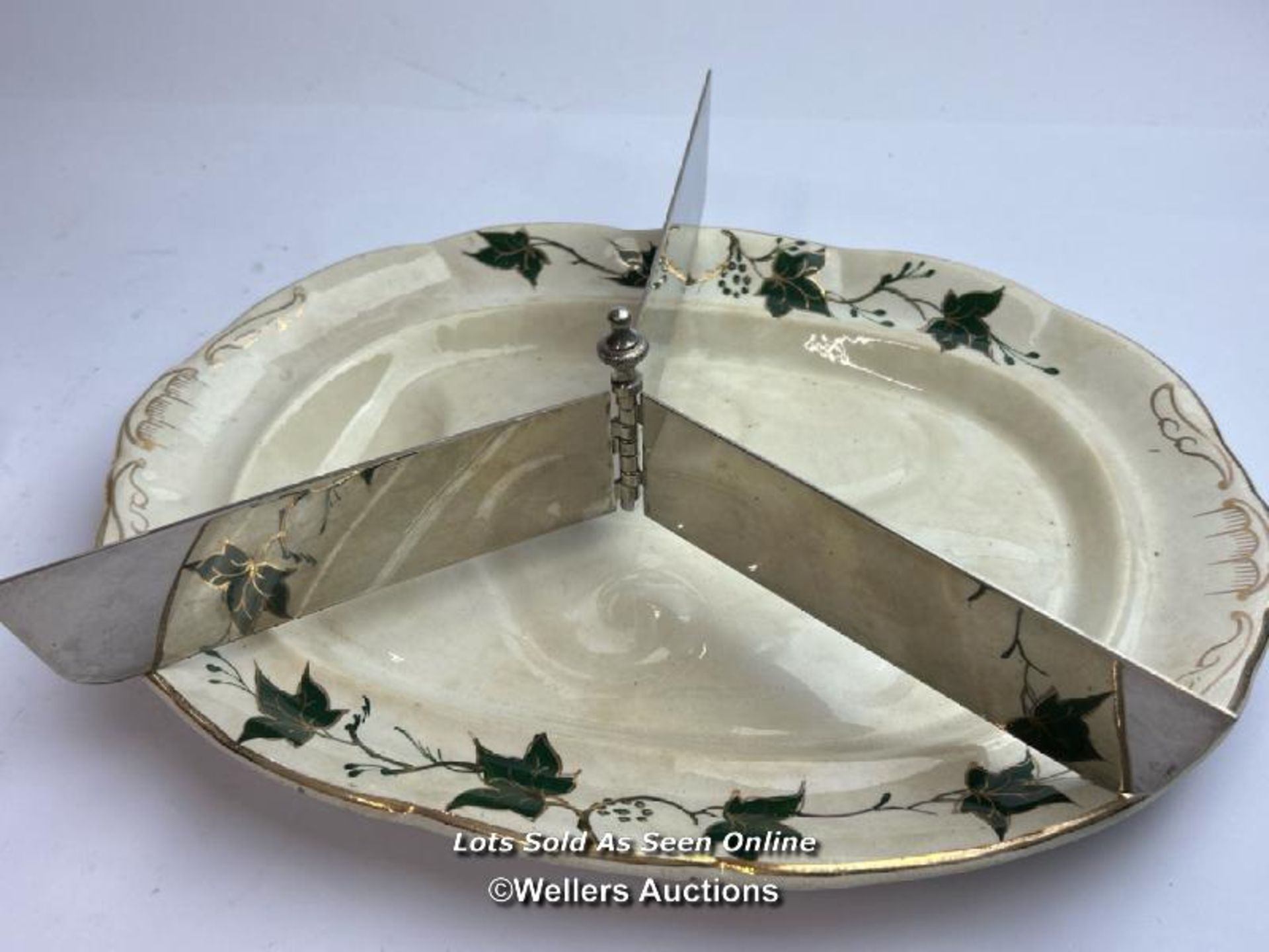 A pair of silve plate asparagus tongs and asparagus dish with a meatal three armed sandwich - Image 5 of 6