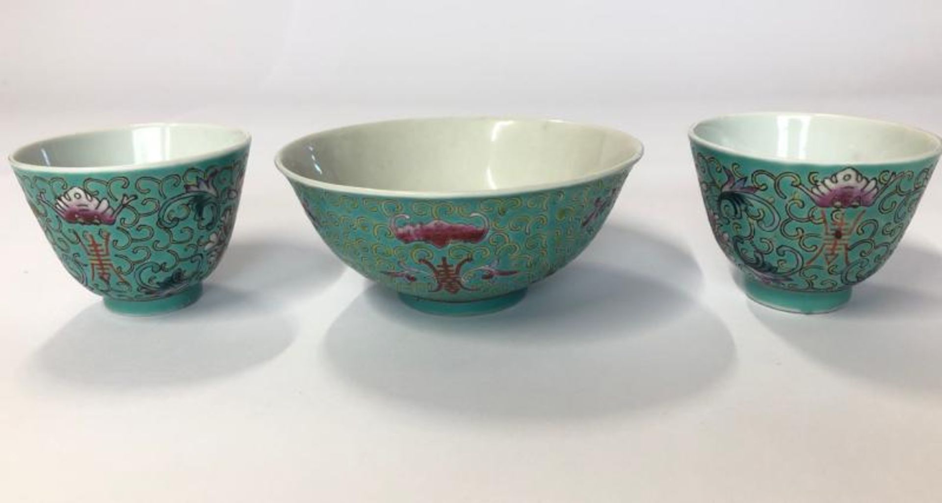 Matching vintage Chinese turqouise famille rose set comprising of soup bowls, cups and spoons(8) / - Image 6 of 13