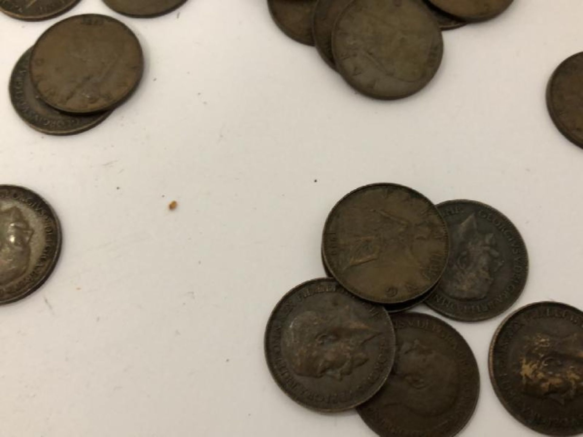 Over one hundred George V coins dated 1913 - 1936 ( some years missing) / AN9 - Image 5 of 5