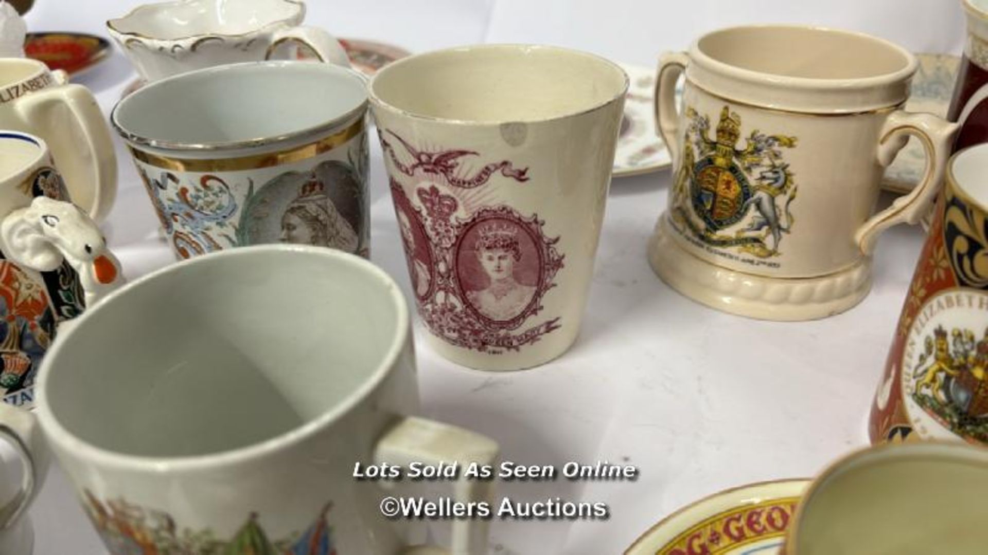 A large collection of commemorative ware from Queen Victoria to Queen Elizabeth II / AN14 - Image 6 of 13