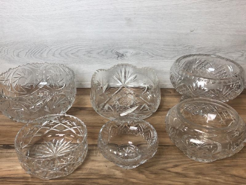 Selection of six cut glass fruit bowls, largest 10" diameter / AN22