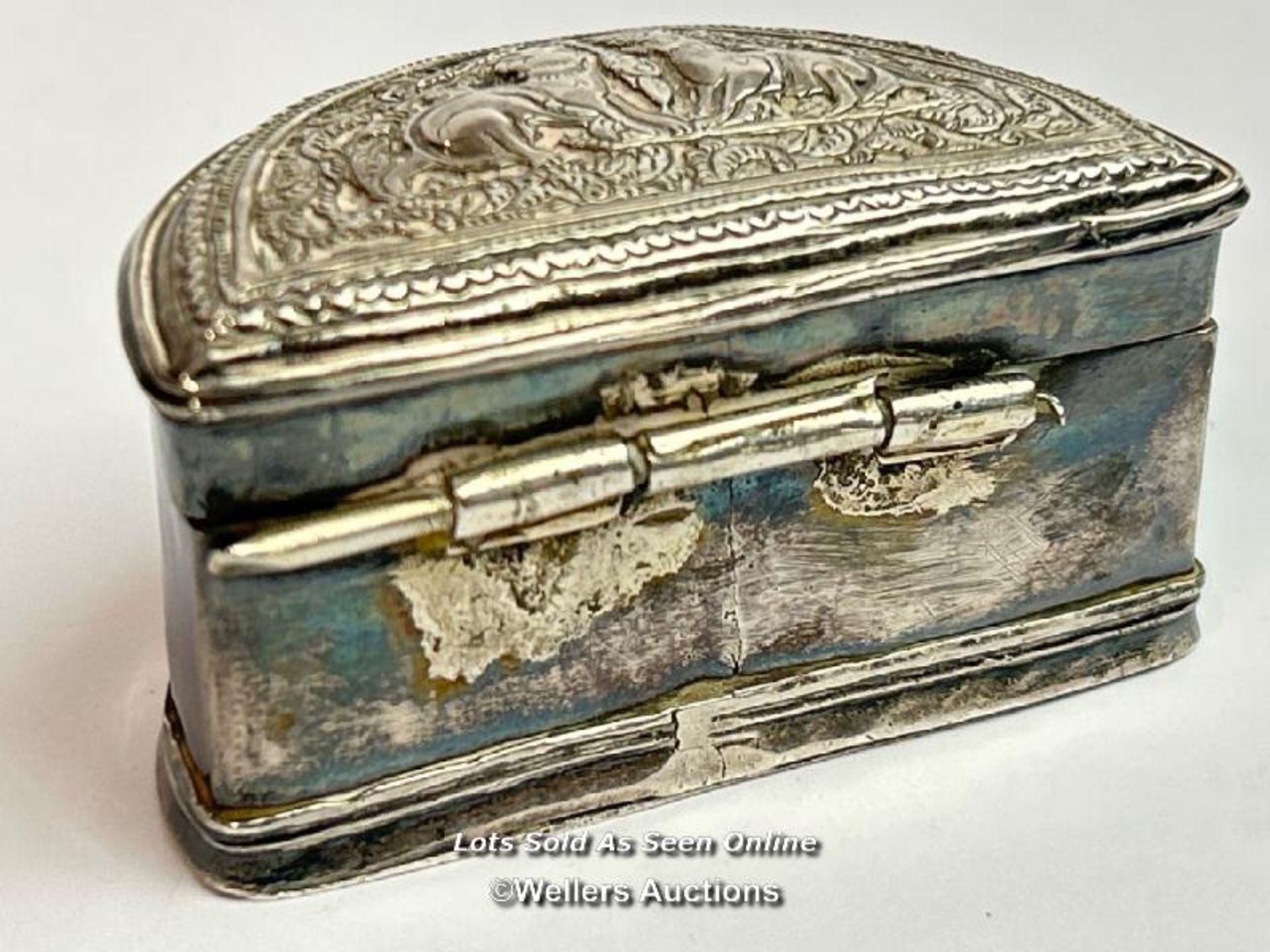 Indian ‘white metal’ ornate snuff box, 6cm wide, 48g / SF - Image 3 of 4