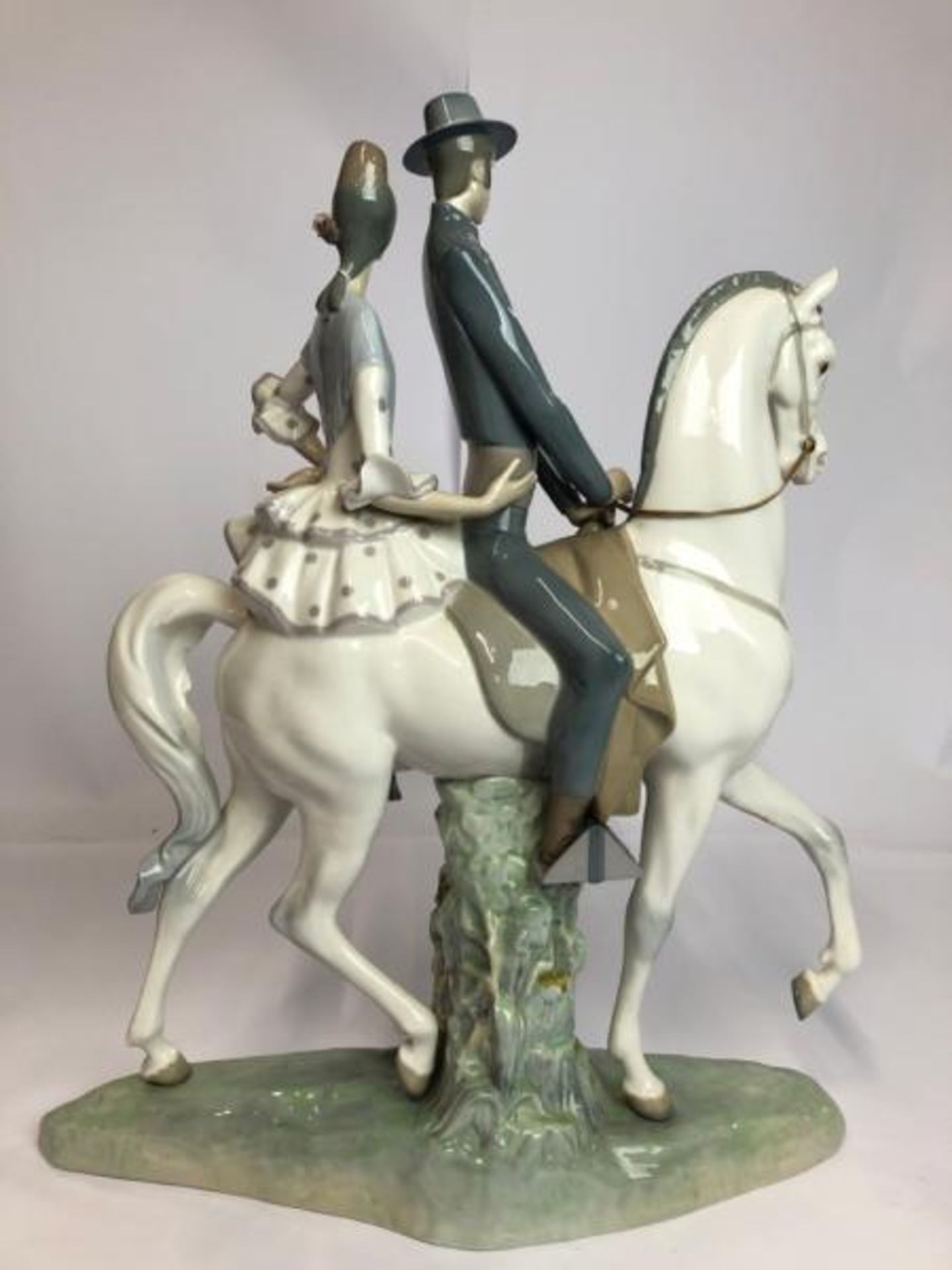 Lladro " "Andaluces Couple on Horse" retired piece, good overall condition, 45cm high, 37cm wide / - Image 2 of 8