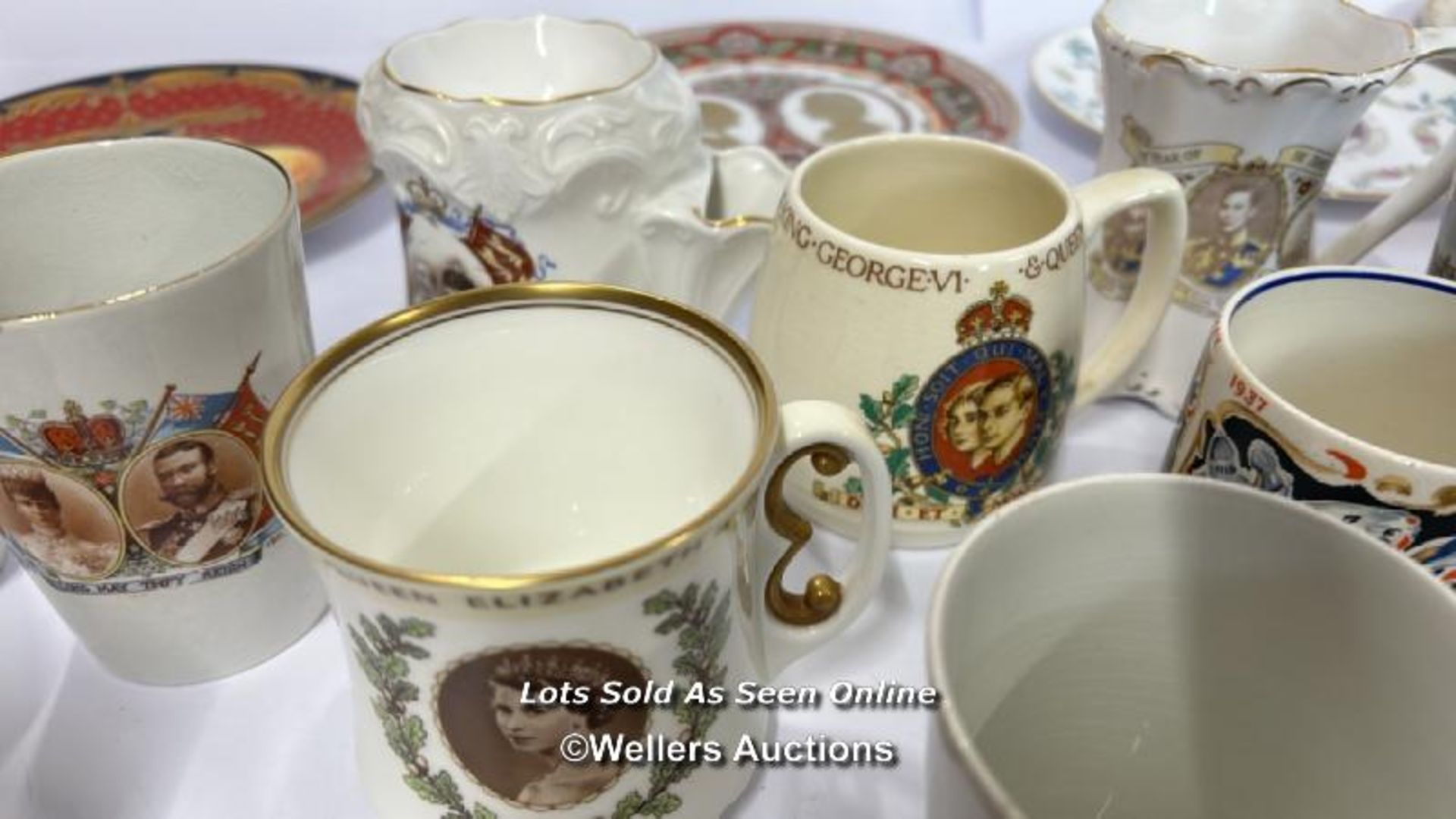 A large collection of commemorative ware from Queen Victoria to Queen Elizabeth II / AN14 - Image 7 of 13