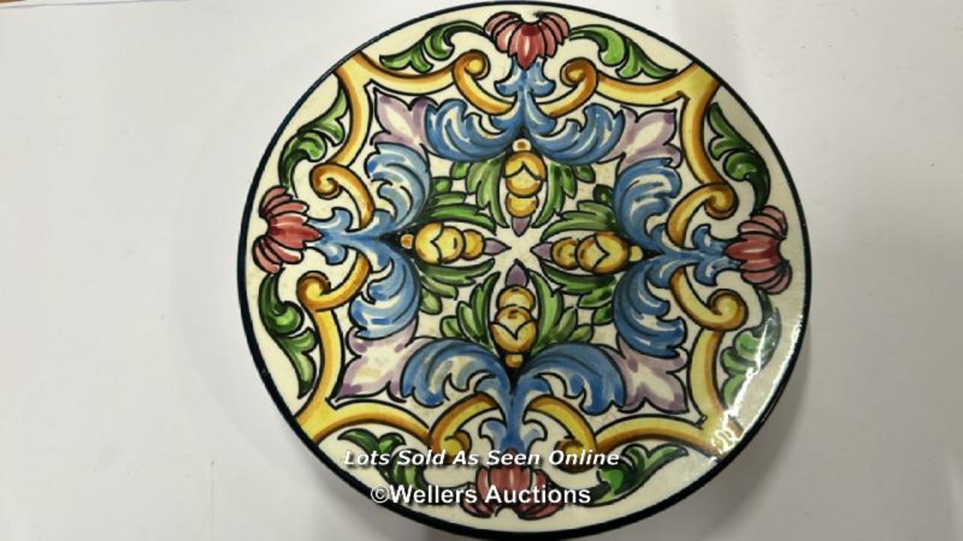 Six decorative hand painted plates, largest 31cm diameter / AN13 - Image 8 of 13