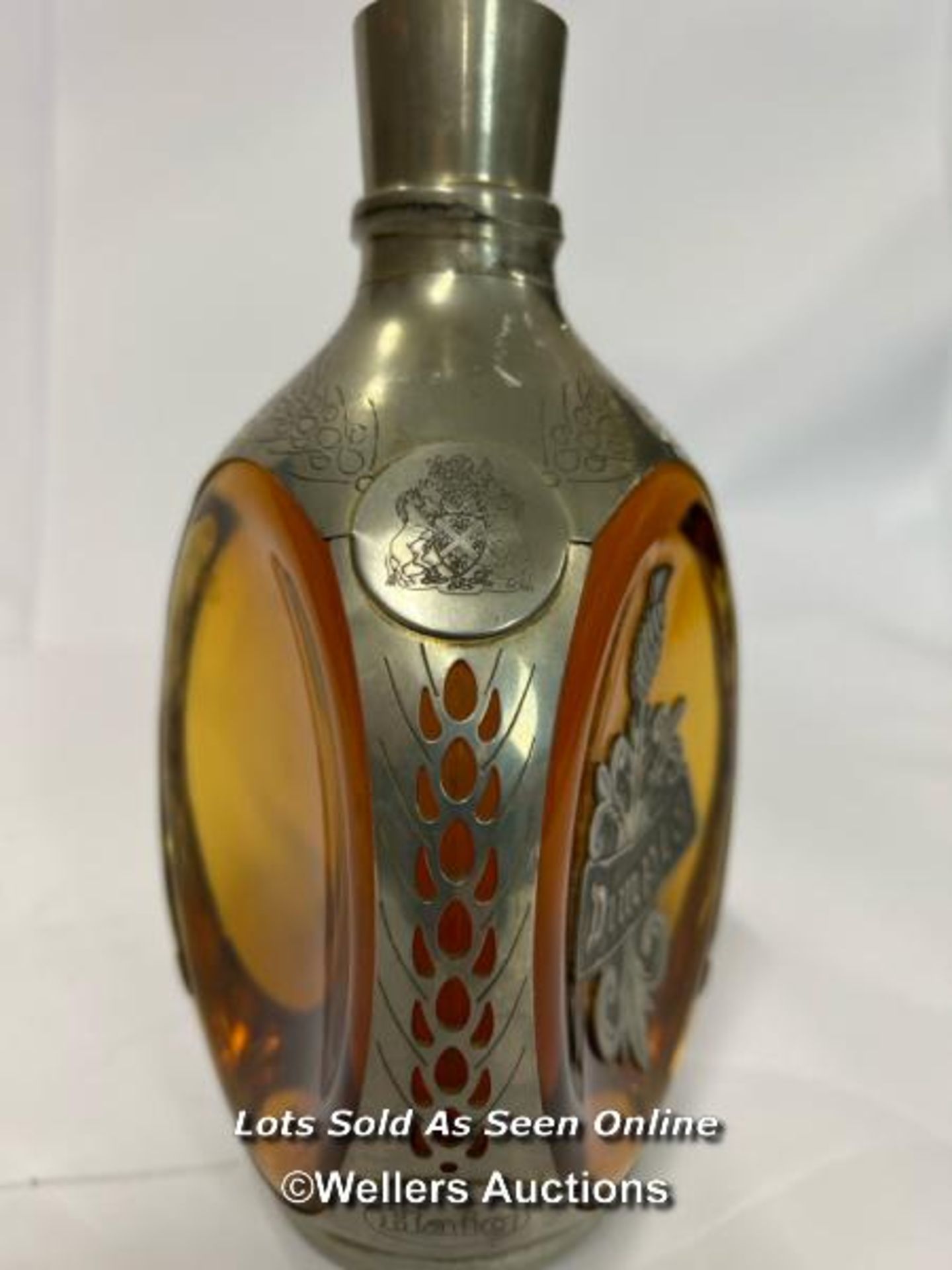 Dimple Haig 12yr whisky in decorative pewter bottle (opened) with a bottle of Dimple 15yr whisky, - Bild 3 aus 5