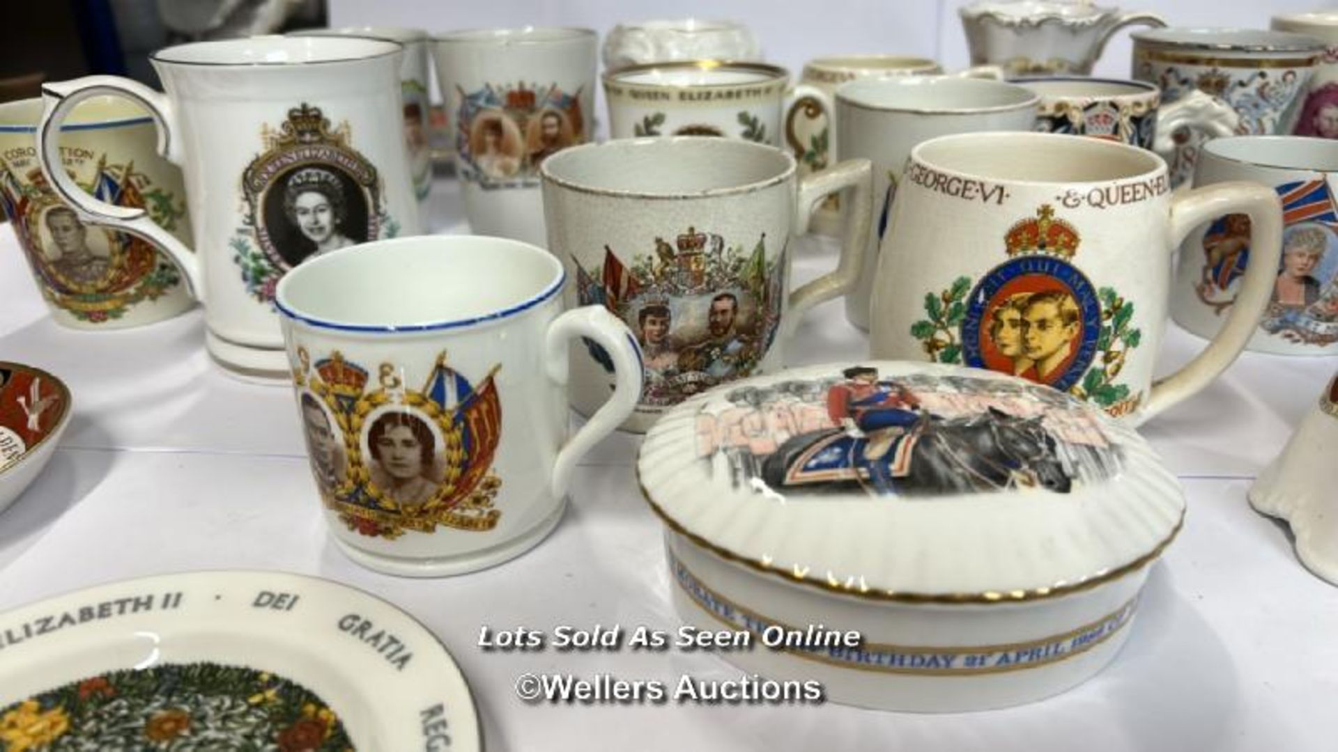 A large collection of commemorative ware from Queen Victoria to Queen Elizabeth II / AN14 - Image 2 of 13