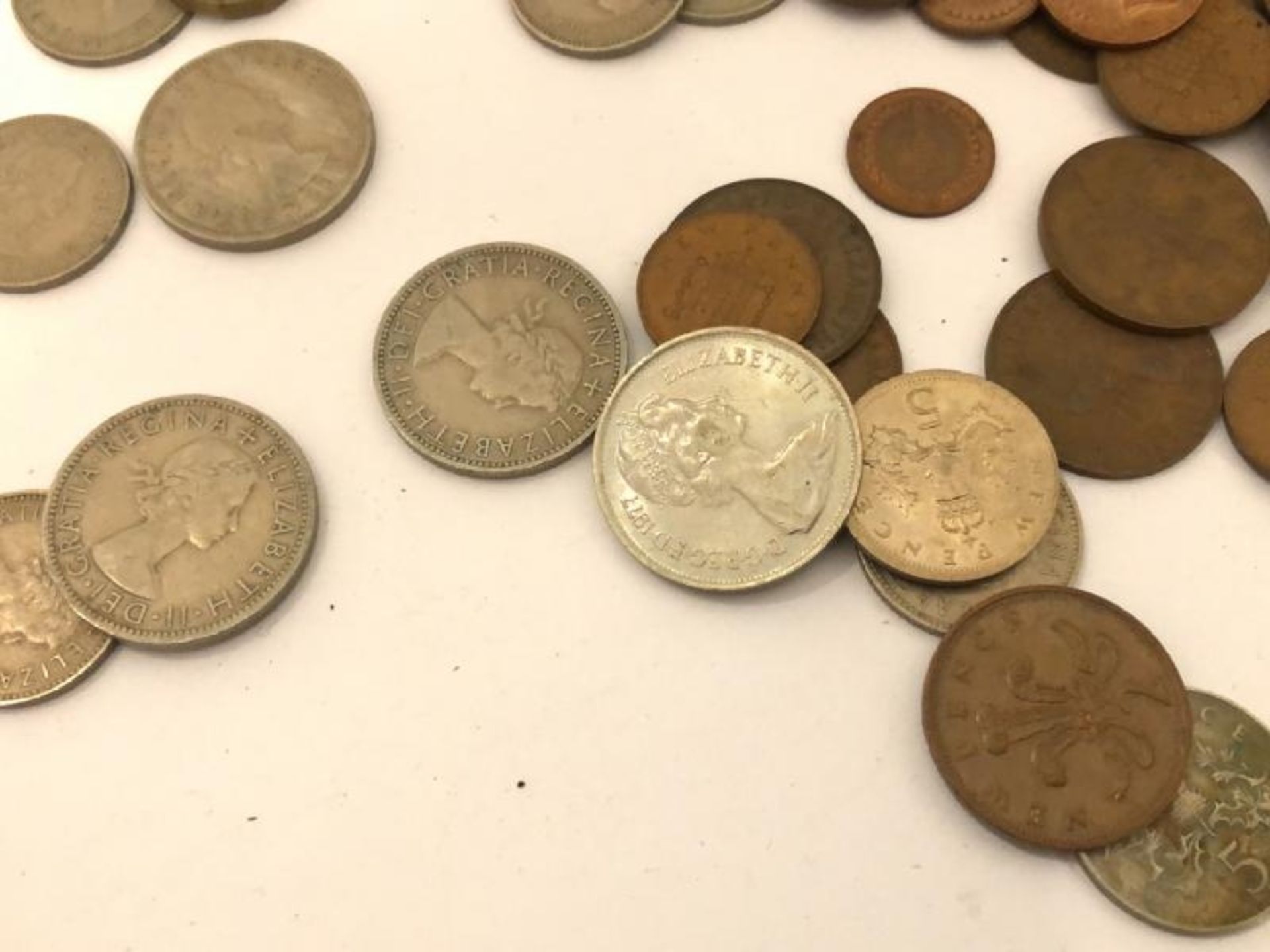 A large quantity of Queen Elizabeth II coins dating from 1953 - 1981 (with some years missing) / AN9 - Bild 6 aus 7