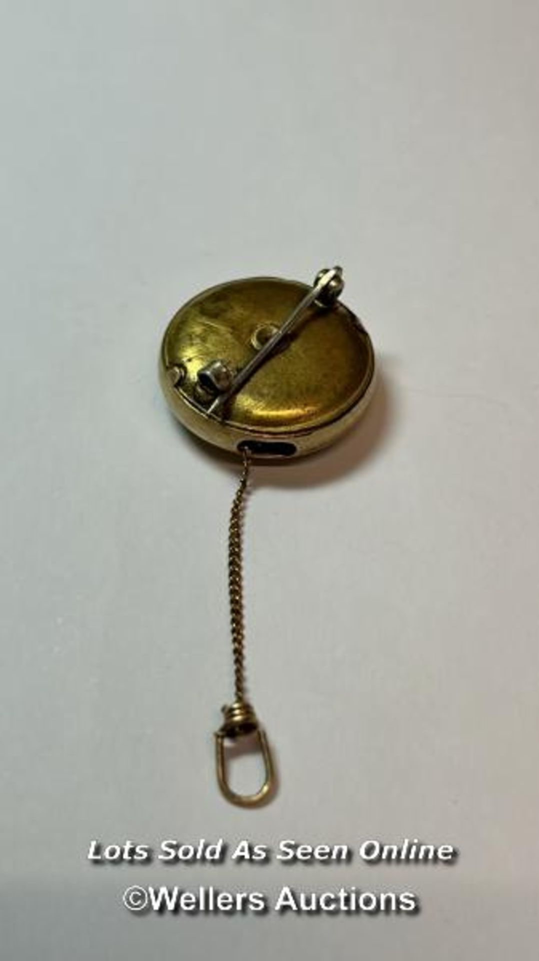 Antique gold plated retractable chain brooch / SF - Image 2 of 2