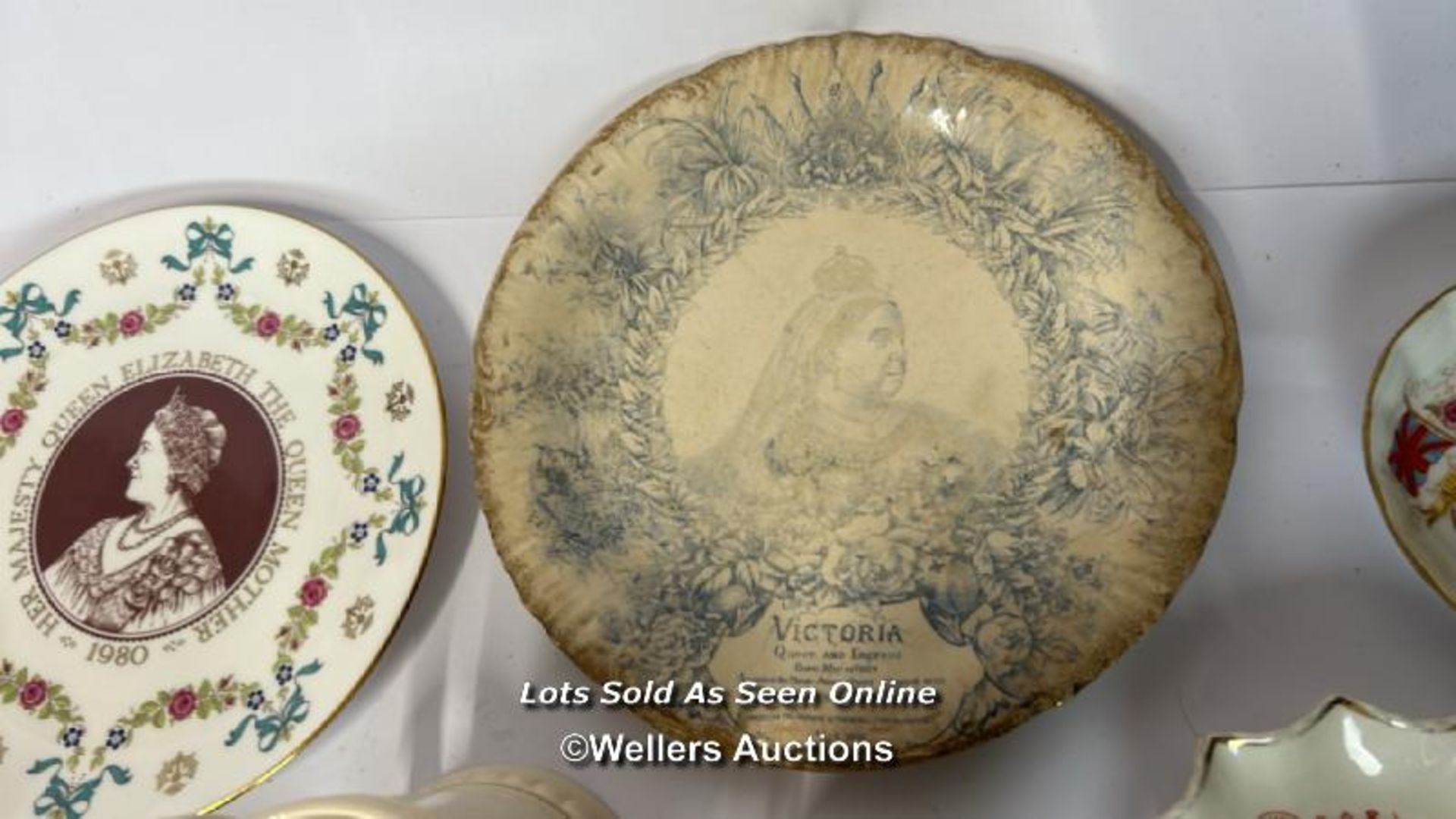 A large collection of commemorative ware from Queen Victoria to Queen Elizabeth II / AN14 - Image 11 of 13