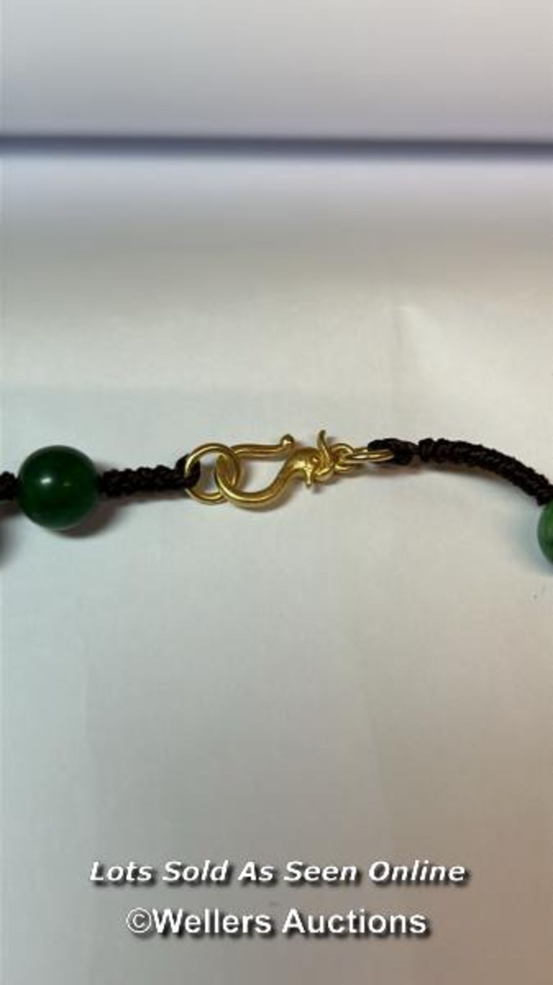 Jade bead necklace string knotted in contrast thread with gold plated hook clasp. Length 60cm, 8-8" - Bild 3 aus 3