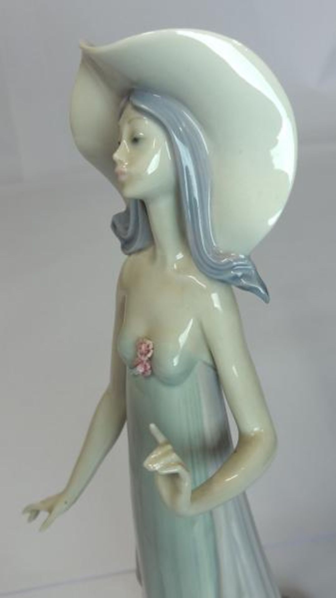 Lladro "The Debutante" No. 1431, good overall condition, 34cm high / AN27 - Image 3 of 6