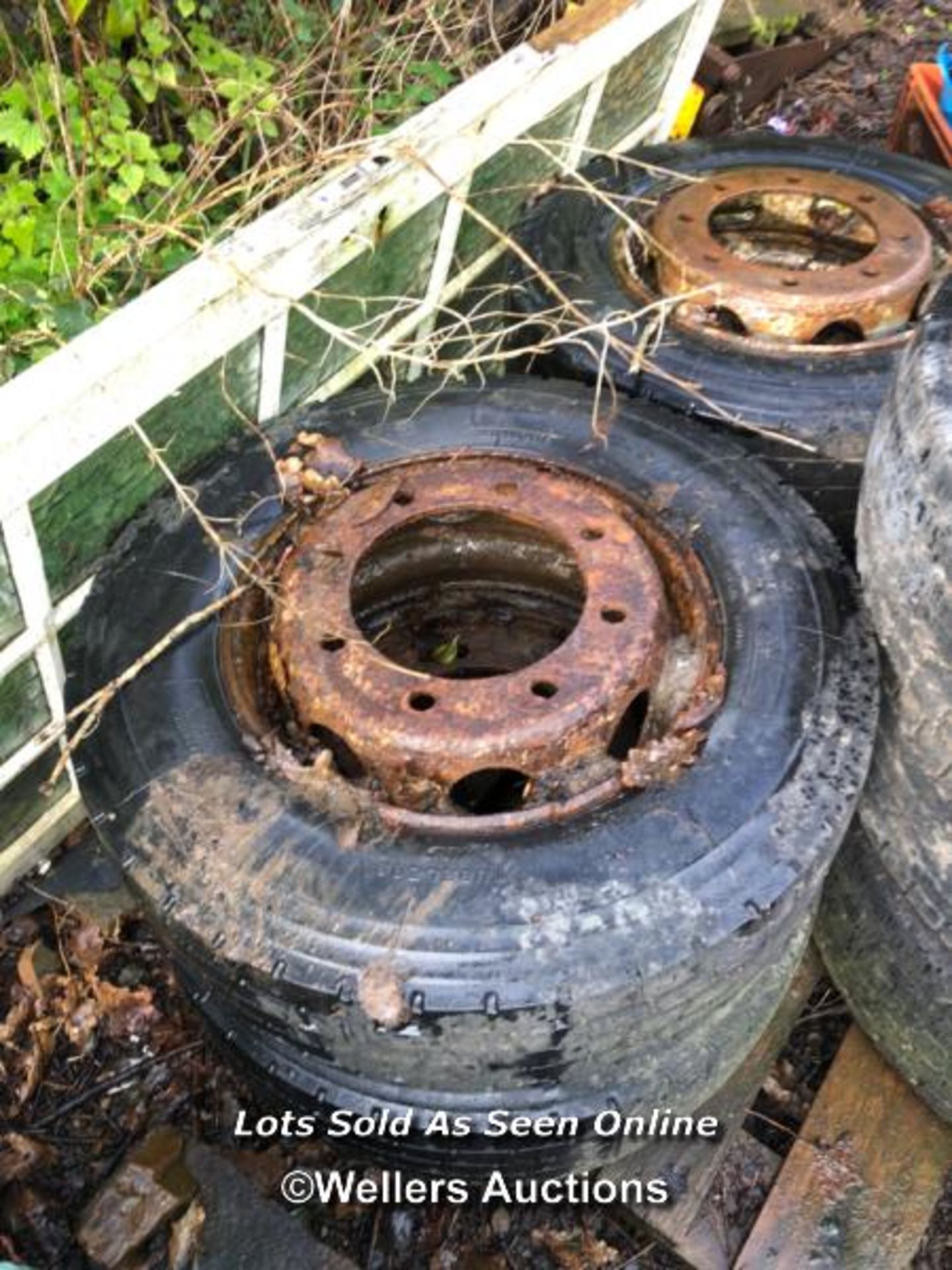 6X WHEELS AND TYRES 24570X17.5 AND 3X TYRES / NO VAT ON HAMMER PRICE - Image 4 of 5