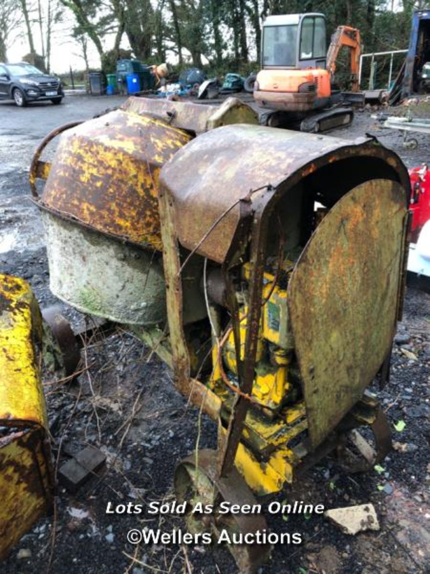 CONCRETE MIXER, LISTER DIESEL ENGINE, WITH SPARE BONNET / NO VAT ON HAMMER PRICE - Image 4 of 7