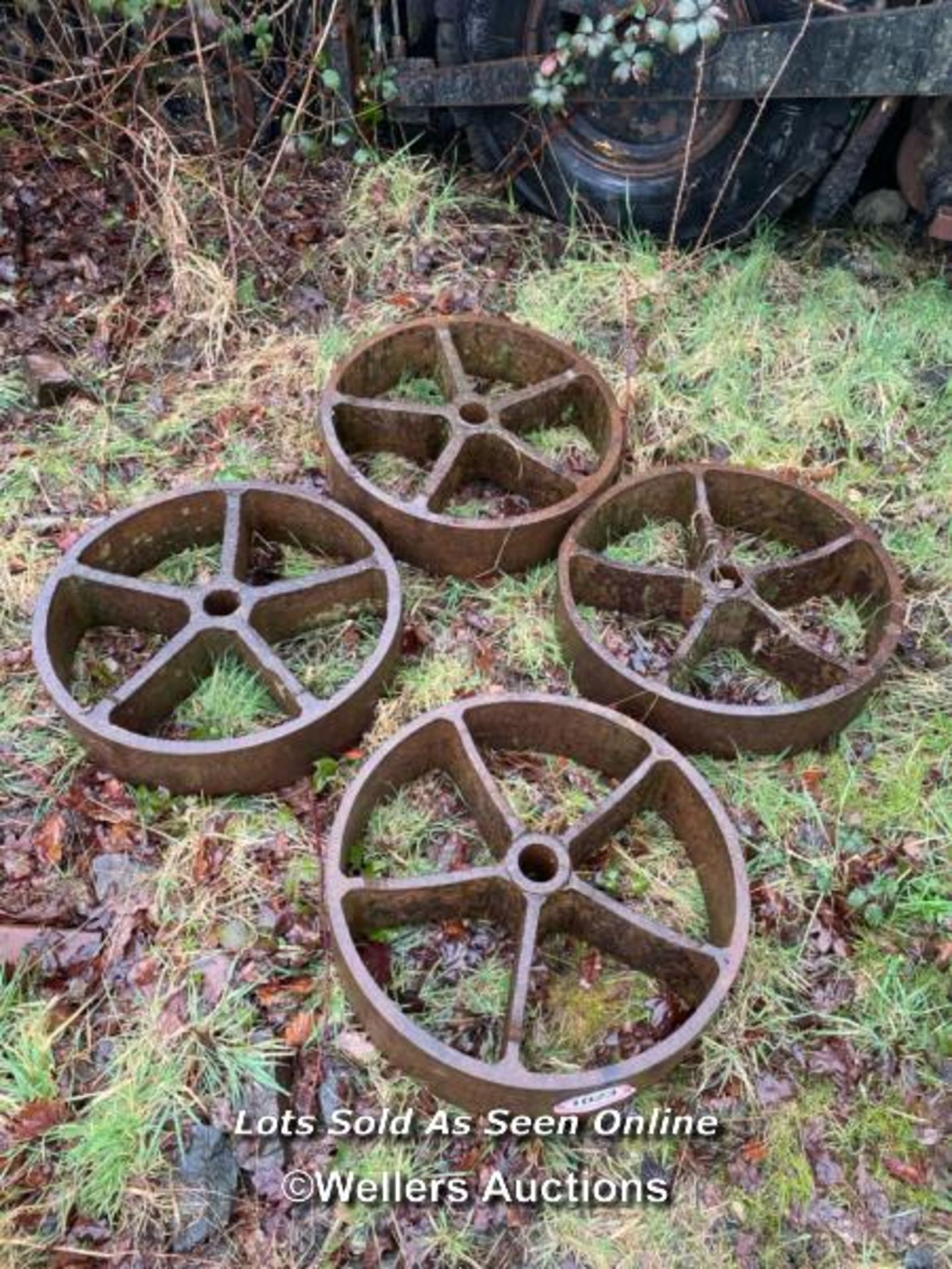 6X CAST IRON WHHELS, ORIGINALLY PURCHASED FOR SHEPHERDS HUT CONVERSION, DIAMETER 60CM / NO VAT ON