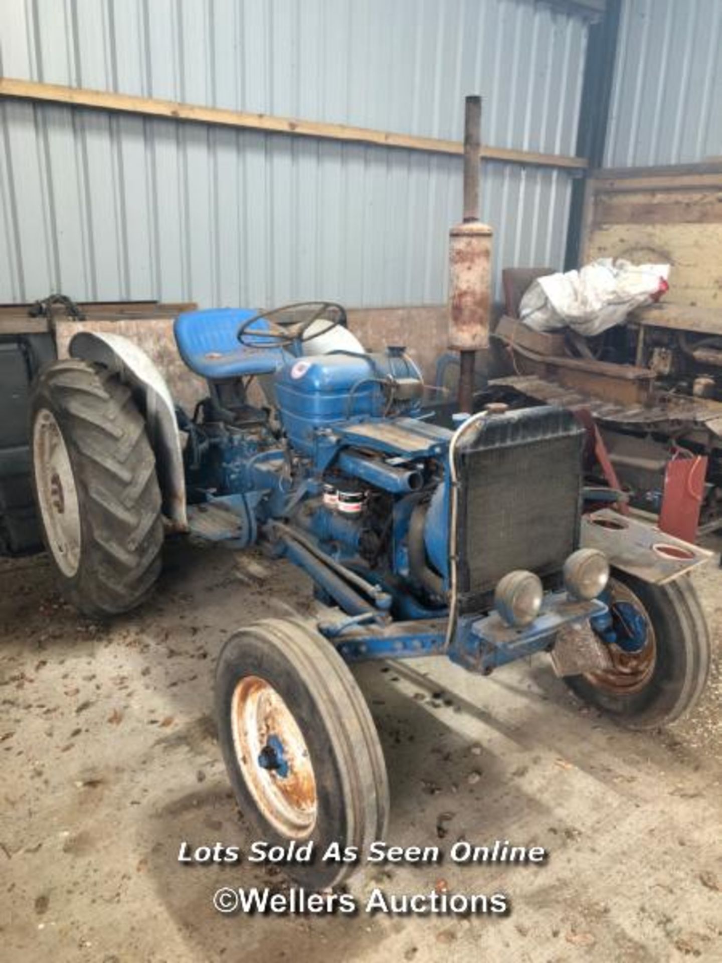 1968 FORD 3000 TRACTOR, REG: OTT 696G, DIESEL ENGINE, INIDCATING 4028 HOURS, INCL. LOGBOOK, LARGE