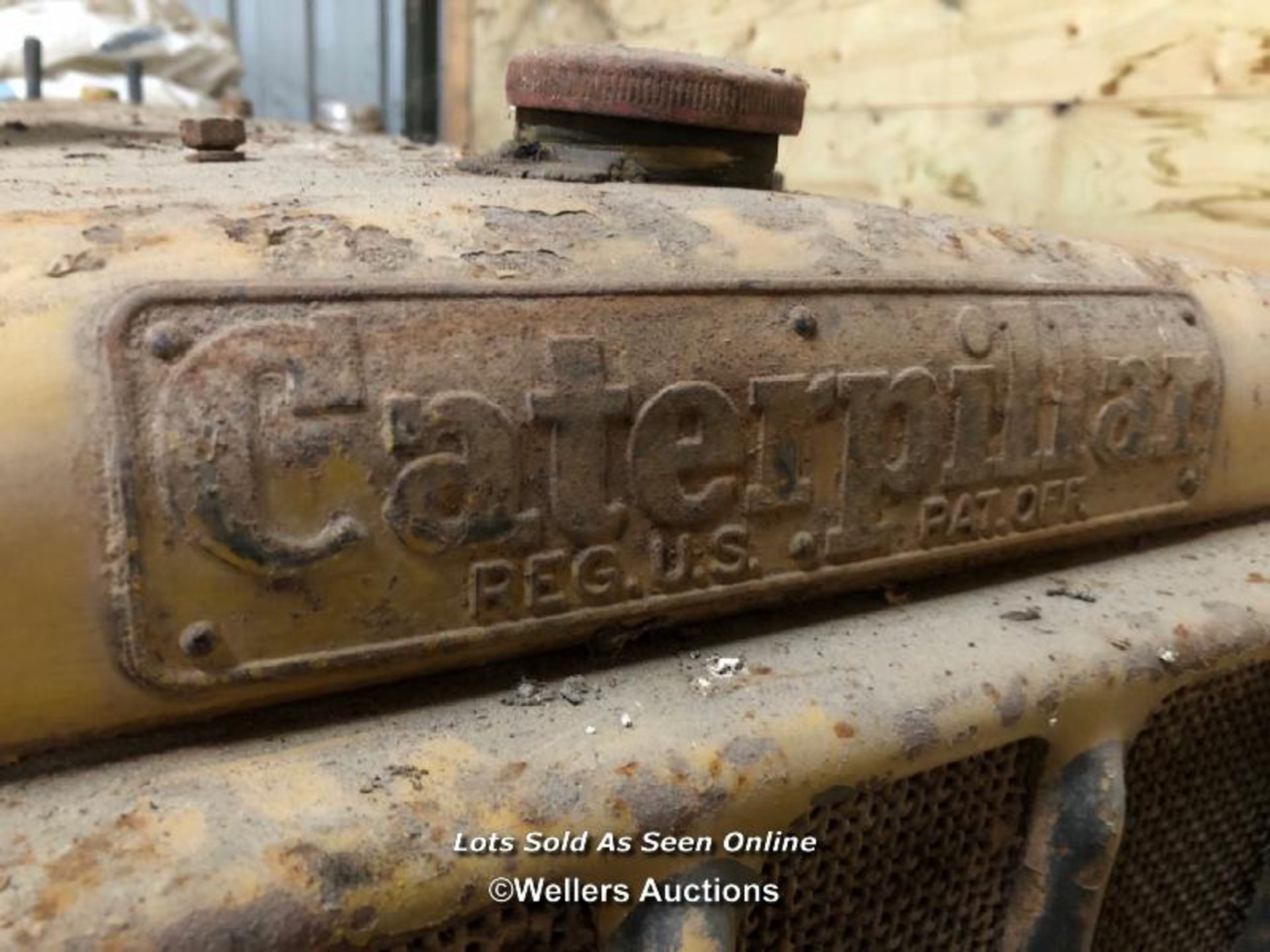 1942 CATERPILLAR D2 TRACKED DOZER, HOURS UNKNOWN, INCL. P.T.O. / NO VAT ON HAMMER PRICE - Image 4 of 15