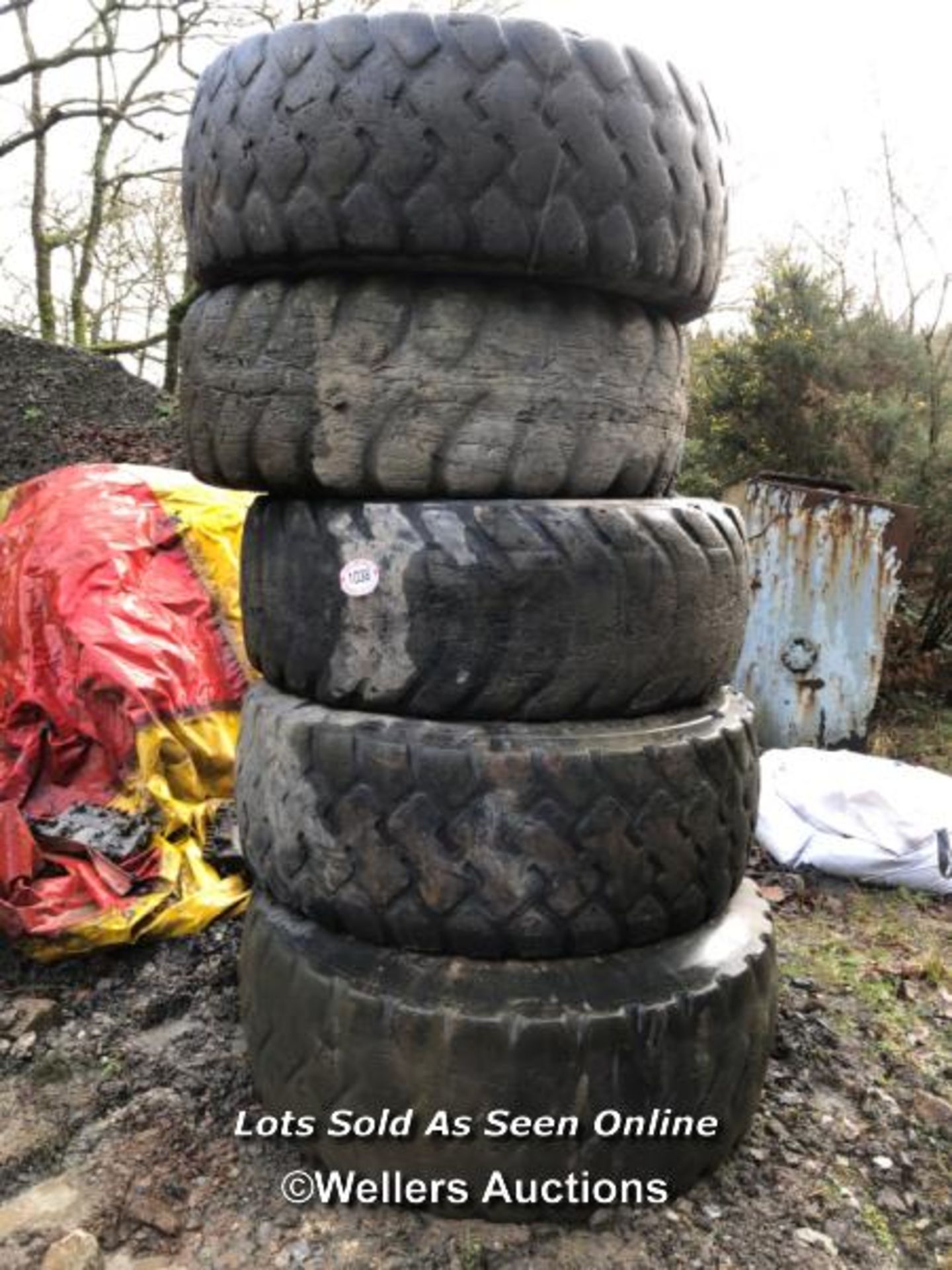 *6X 17.5X25 STEEL RADIAL USED TYRES / THIS LOT IS SUBJECT TO VAT ON HAMMER PRICE