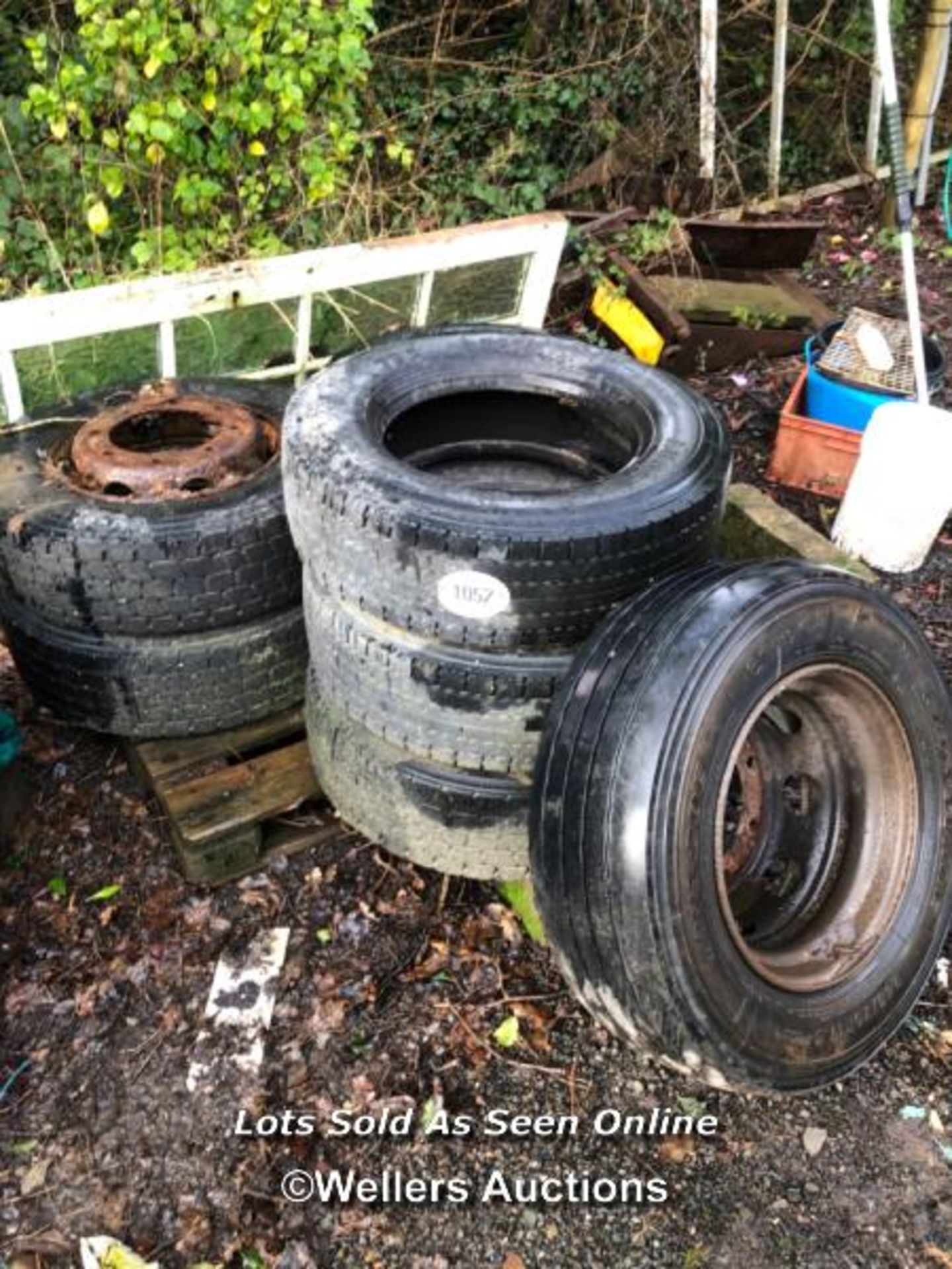 6X WHEELS AND TYRES 24570X17.5 AND 3X TYRES / NO VAT ON HAMMER PRICE - Image 2 of 5