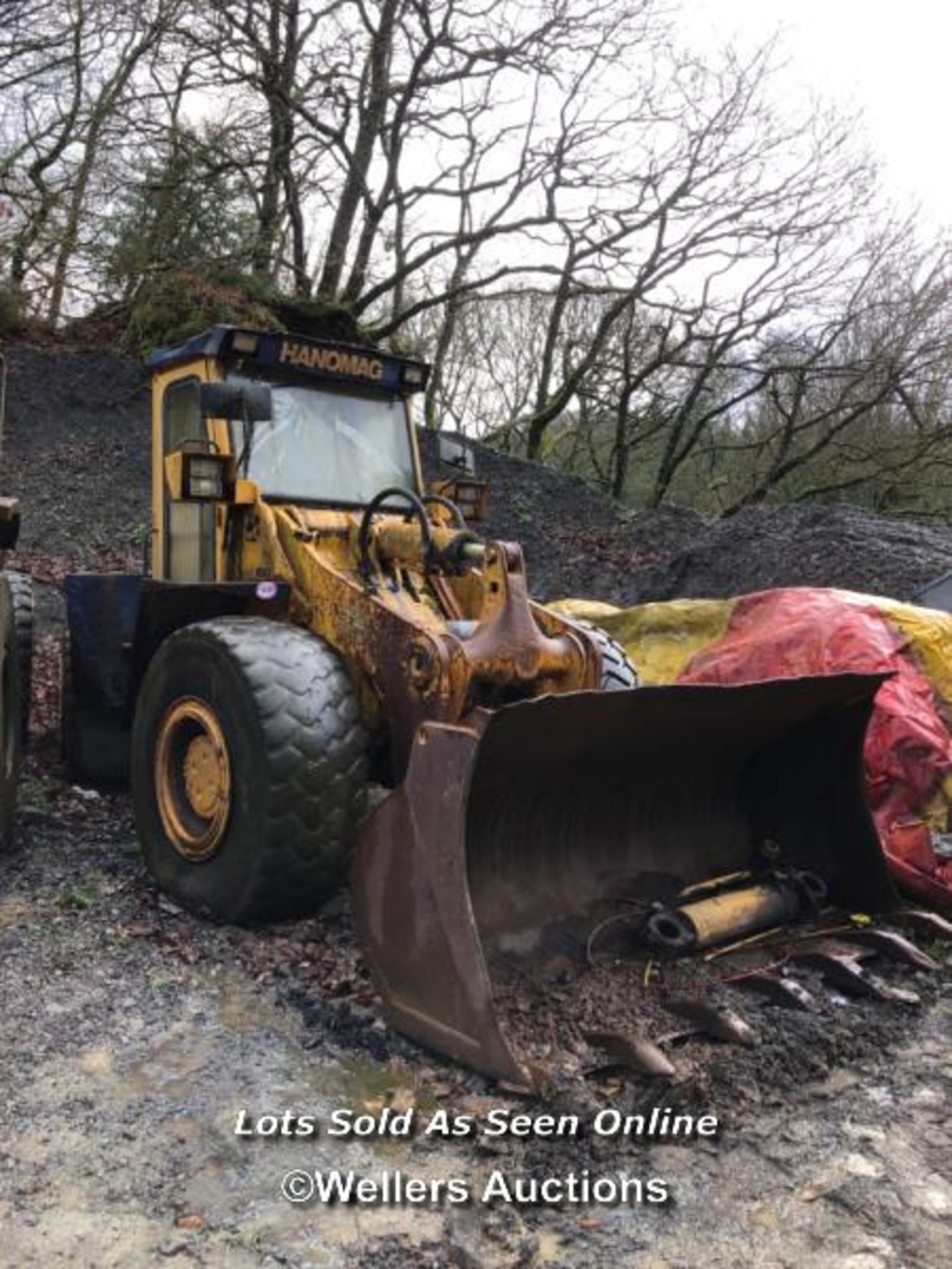 *1992 HANOMAG 55D FRONT WHEEL LOADER, INDICATING 30099 HOURS, VEHICLE NO: 377725127, WITH KEY,