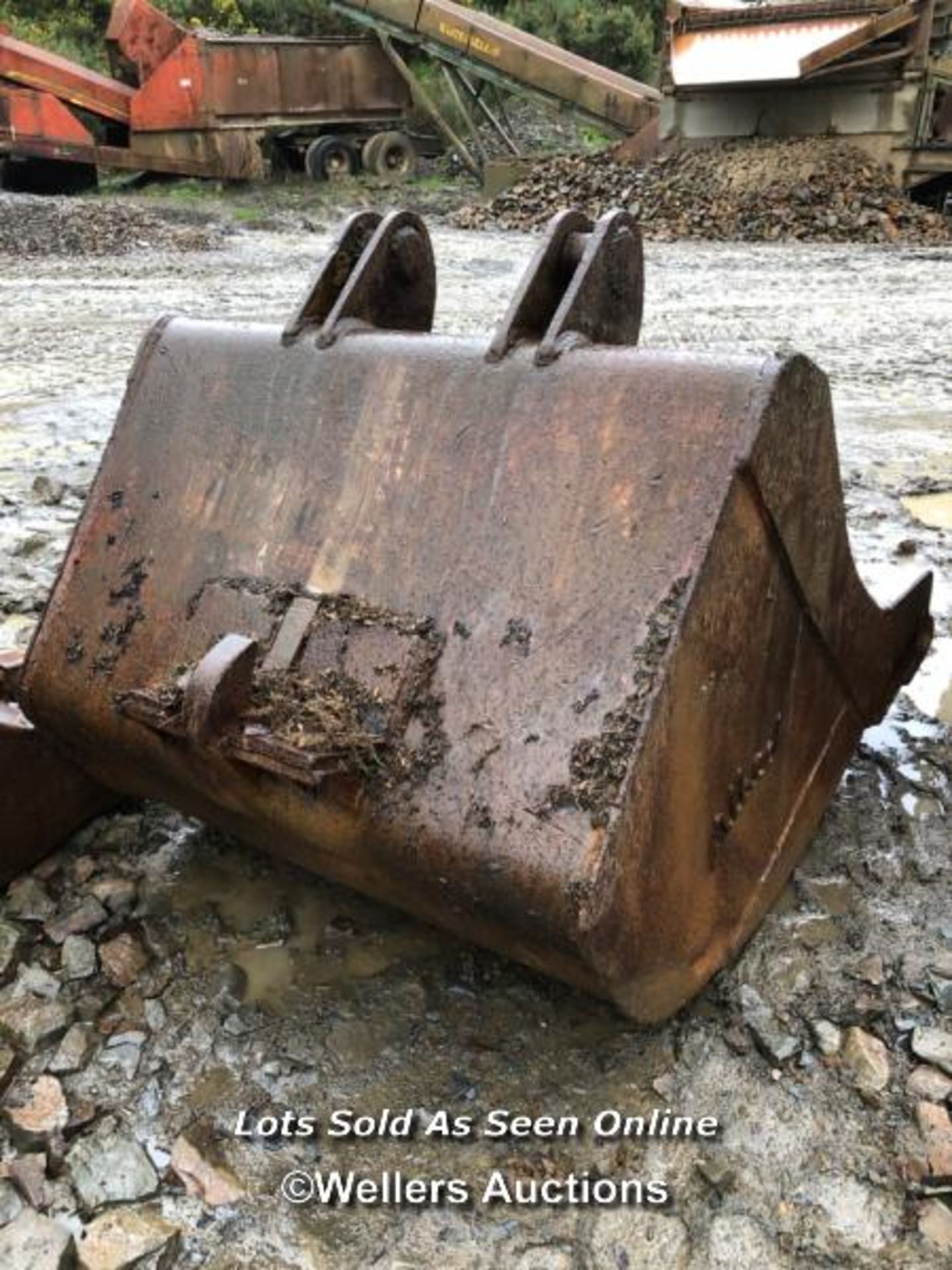 *ALLIED 4FT DIGGER BUCKET, MEASURING 113CM (H), NO PIN HOLES, INSIDE DEPTH: APPROX 90CM, CUTTING - Image 4 of 5