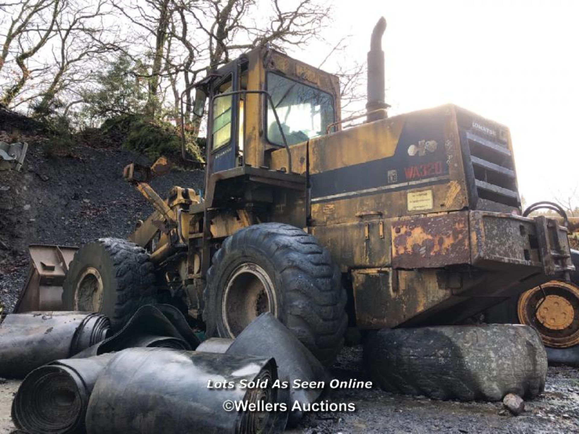 *KOMATSU WA320 FRONT WHEEL LOADER, BELIEVED TO BE A 1999 MODEL, INDICATING 9142 HOURS, ENGINE - Image 4 of 15