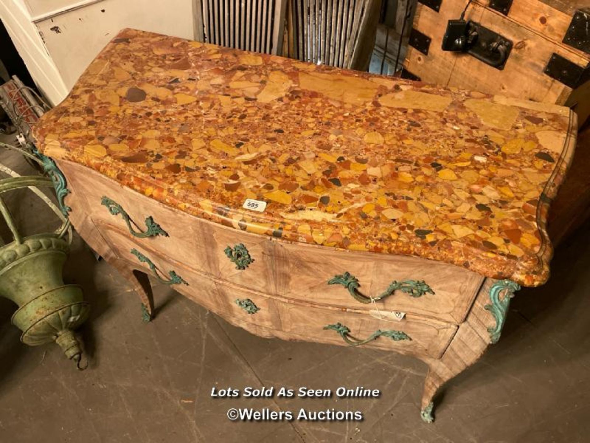 20TH CENTURY LOUIS XV COMMODE WITH VERDIGRIS ORMULU MOUNTS AND ORIGINAL MARBLE TOP, DAMAGE TO ONE - Bild 2 aus 5