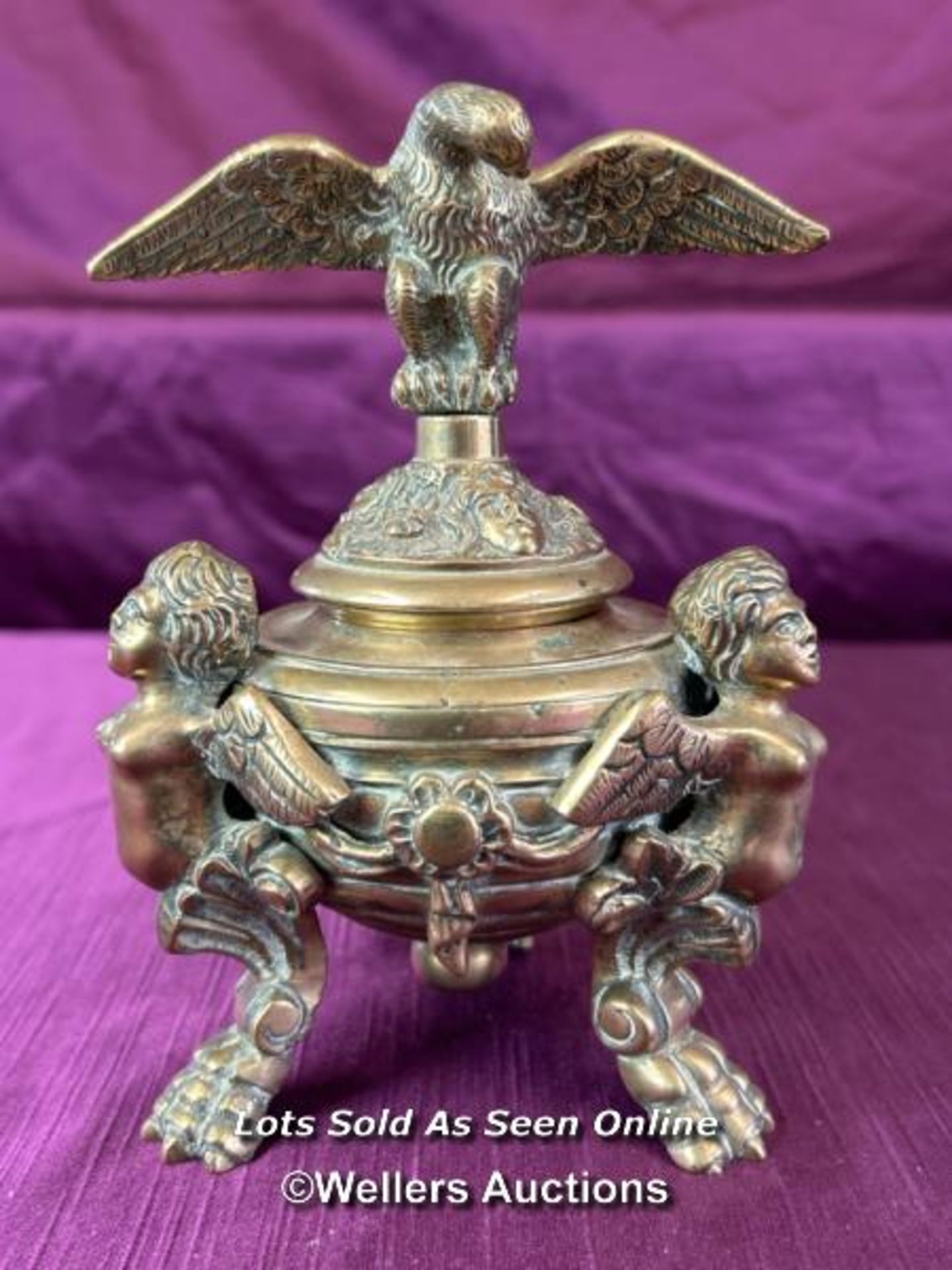 ANTIQUE POLISHED BRONZE LIDDED INKWELL ON THREE CLAW FEET, HEIGHT 16CM