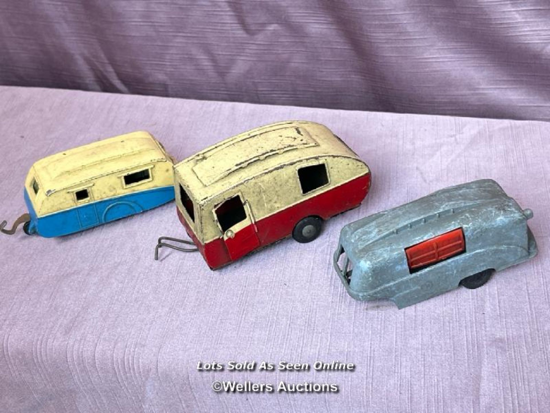 THREE MODEL TRAILERS INCLUDING DINKY TOYS CARAVAN NO. 190, TRI-ANG CARAVAN AND ONE OTHER