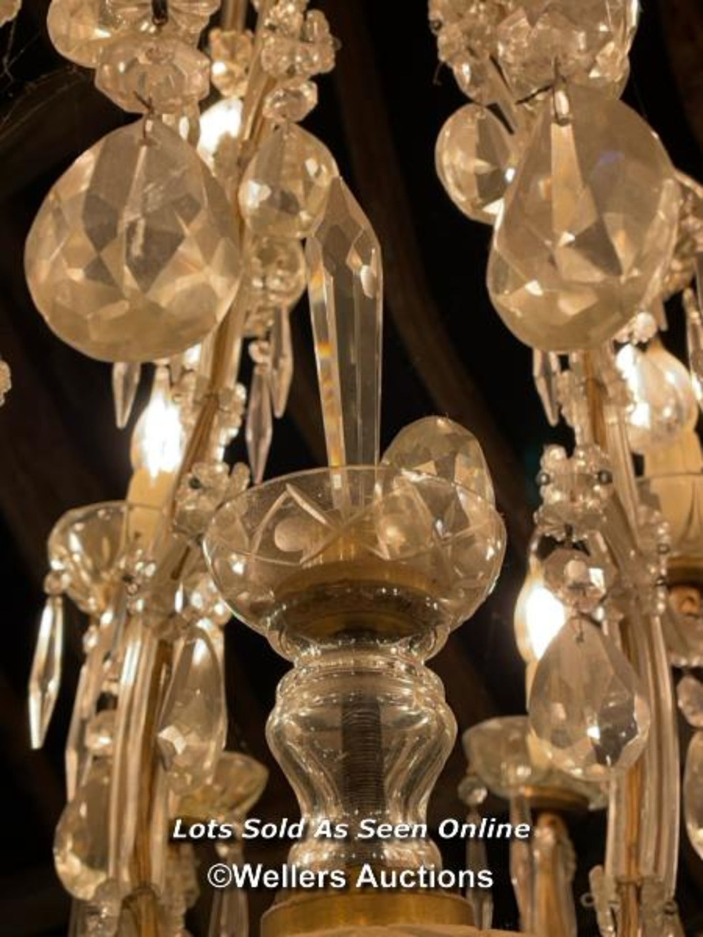 EARLY 20TH CENTURY ITALIAN CHANDELIER, APPEARS TO BE COMPLETE AND WORKING AS SHOWN, SEVEN ARMS SPLIT - Bild 5 aus 8
