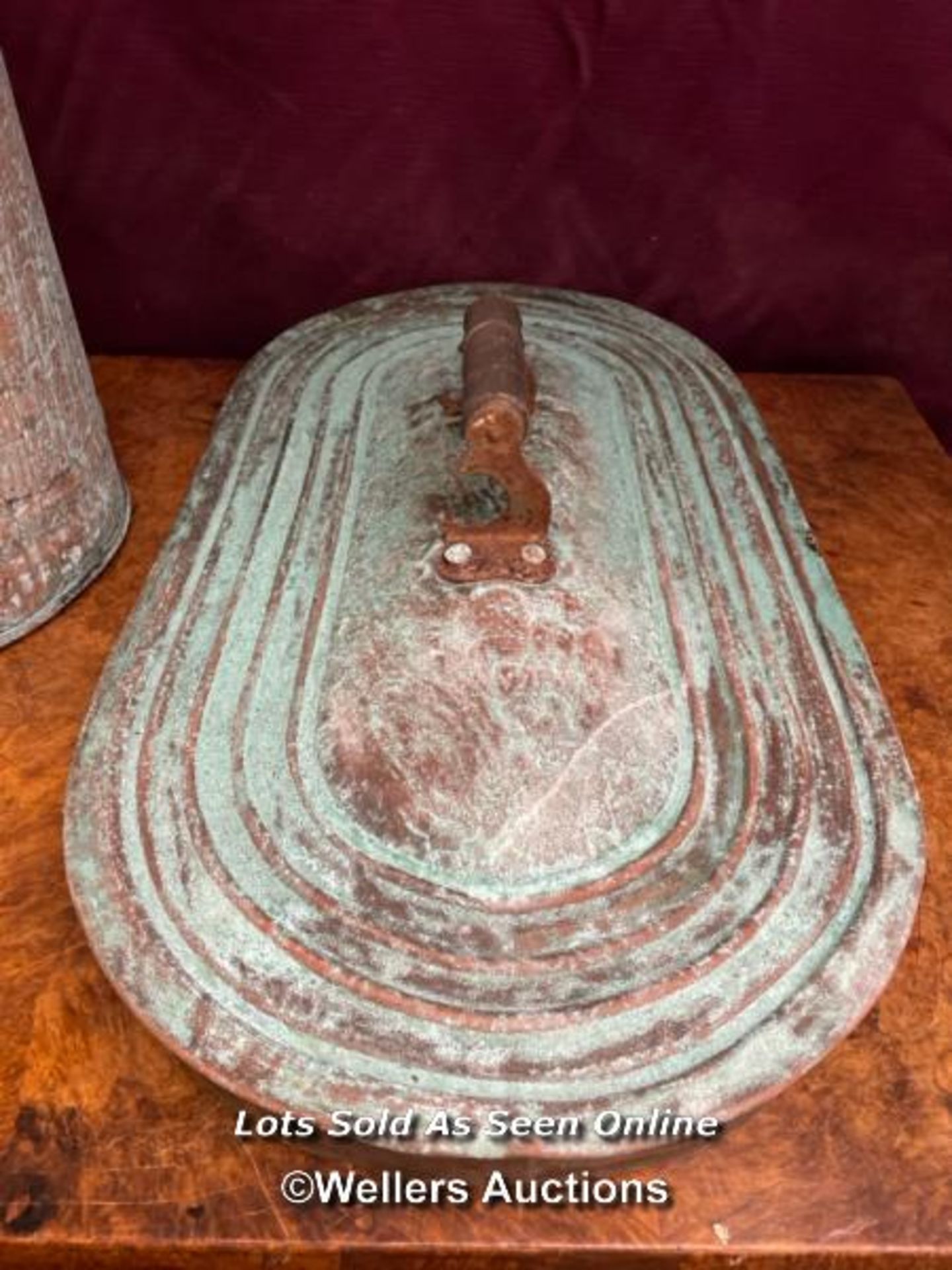 COPPER COAL SCUTTLE, HEIGHT 54CM AND VERDIGRIS PAN LID, LENGTH 56CM - Image 3 of 3
