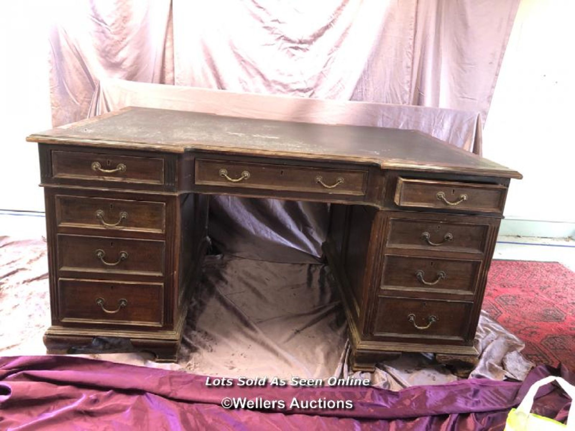 LARGE EDWARDIAN MAHOGANY PARTNERS DESK WITH LEATHER INLAID, COMPLETE WITH NINE DRAWERS TO ONE SIDE - Image 3 of 7