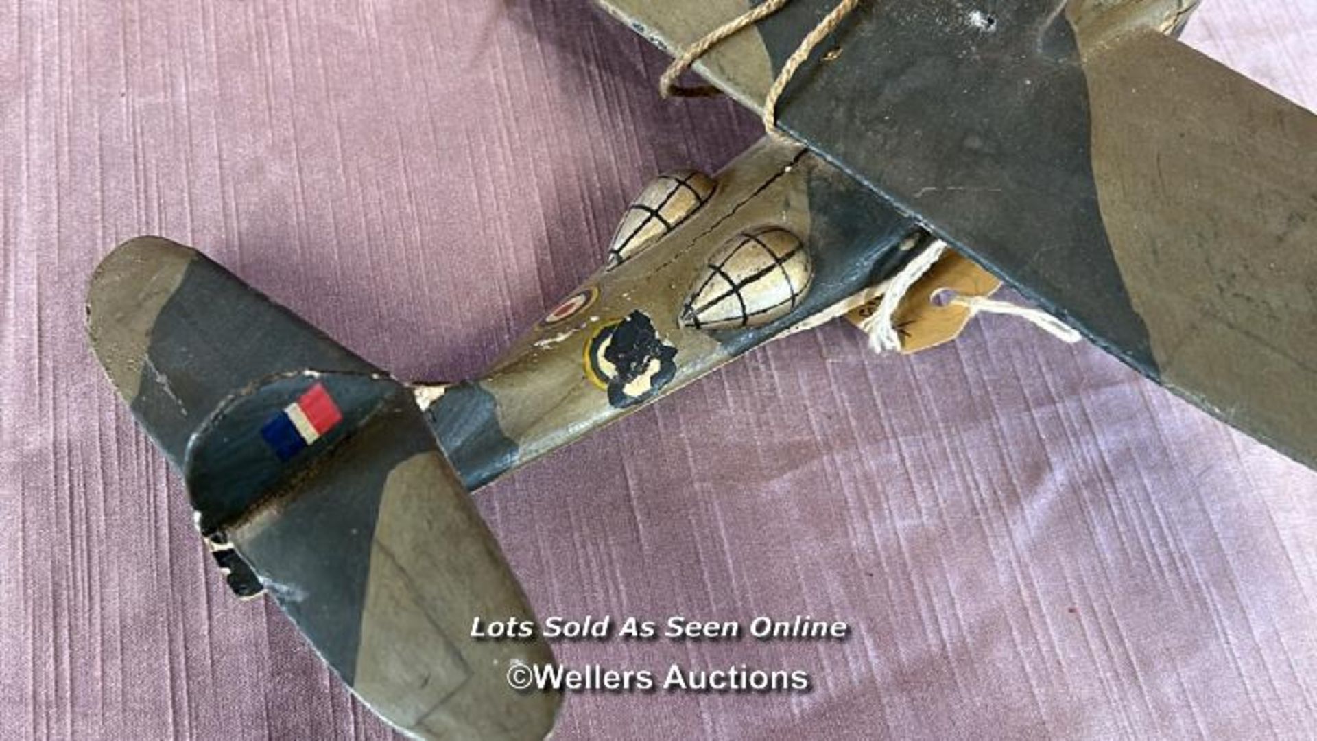 WORLD WAR TWO CATALINA WOODEN FLYING BOAT MODEL - Bild 3 aus 4