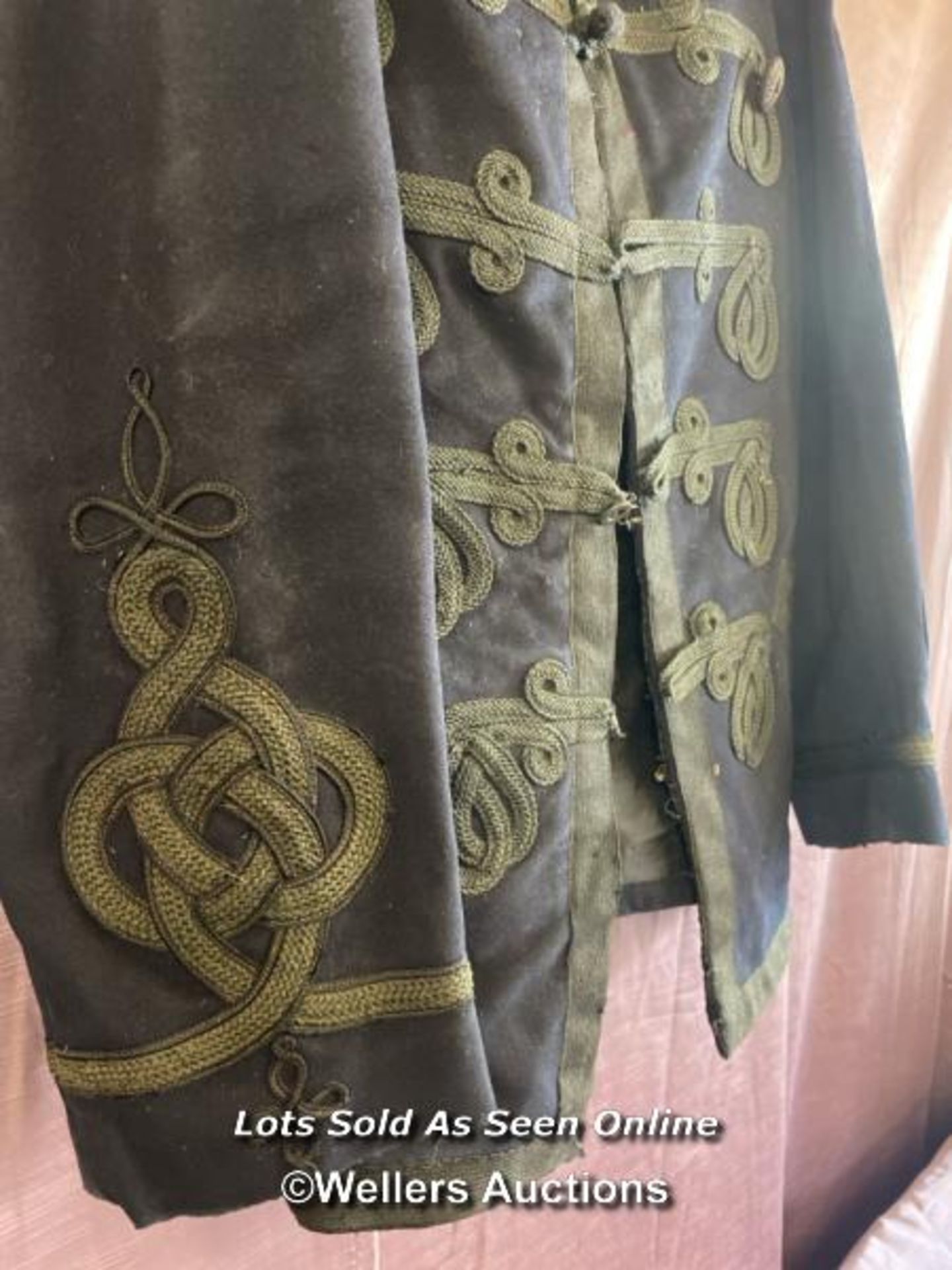 NAVY BLUE OFFICERS FROCK COAT, ZULU WAR PERIOD, WITH TEARS TO COLLAR AND LINING - Image 2 of 5