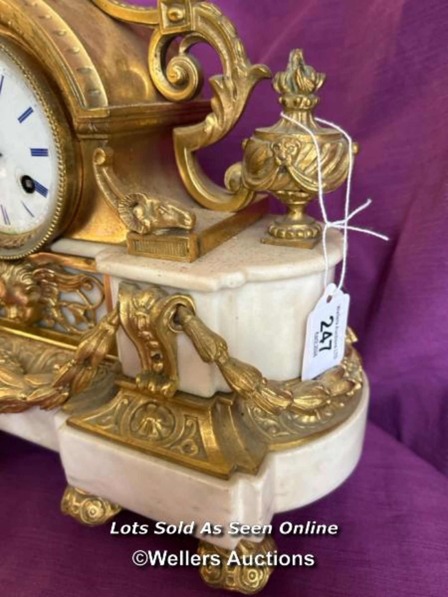 FRENCH ORMOLU AND MARBLE MANTLE CLOCK WITH KEY, 34 X 14 X 35CM - Image 5 of 8