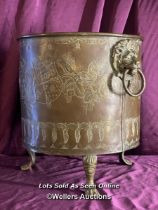 CIRCA 1780 BRASS COAL BUCKET, LIONS HEAD HANDLES AND CLAW FEET, DIAMETER 41CM X HEIGHT 45CM