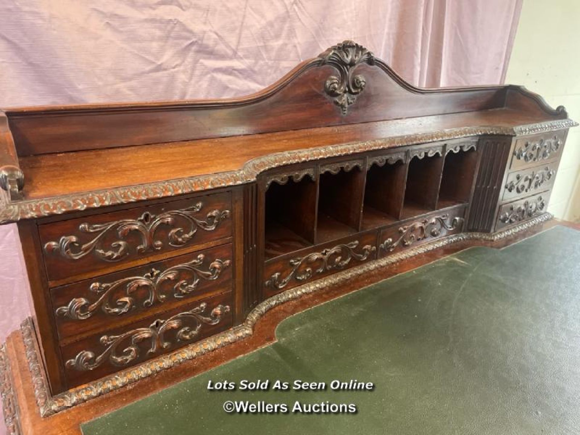CIRCA 1900, GEOGIAN STYLE HIGHLY DECORATIVE AND CARVED MAHOGANY LINED WRITING DESK WITH LEATHER - Image 3 of 11
