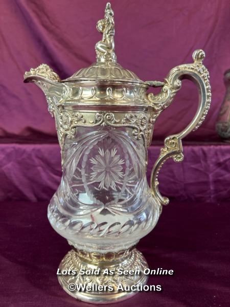 AN ITALIAN ORNATE SILVER PLATED AND CUT GLASS CLARET JUG, MADE BY TOP?ZIO CASOUINNA, HEIGHT 34CM