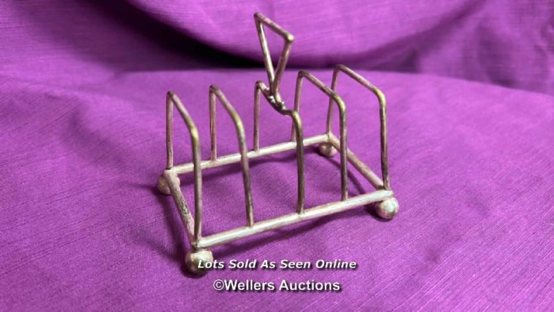 SMALL HALLMARKED SILVER TOAST RACK BY J B C AND SONS, HEIGHT 77CM, WEIGHT 77GMS, TOGETHER WITH - Bild 5 aus 6