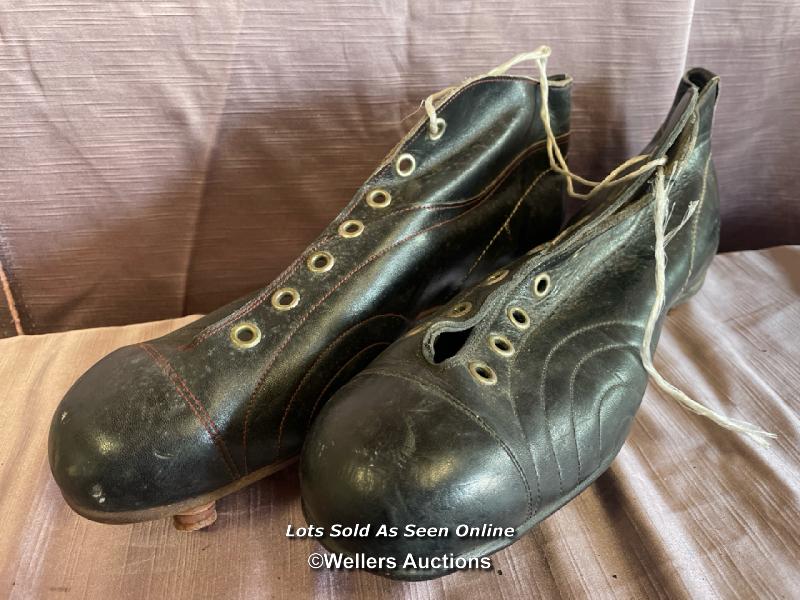 QUICK POPULAIR SPORTS BOOTS, SIZE 46